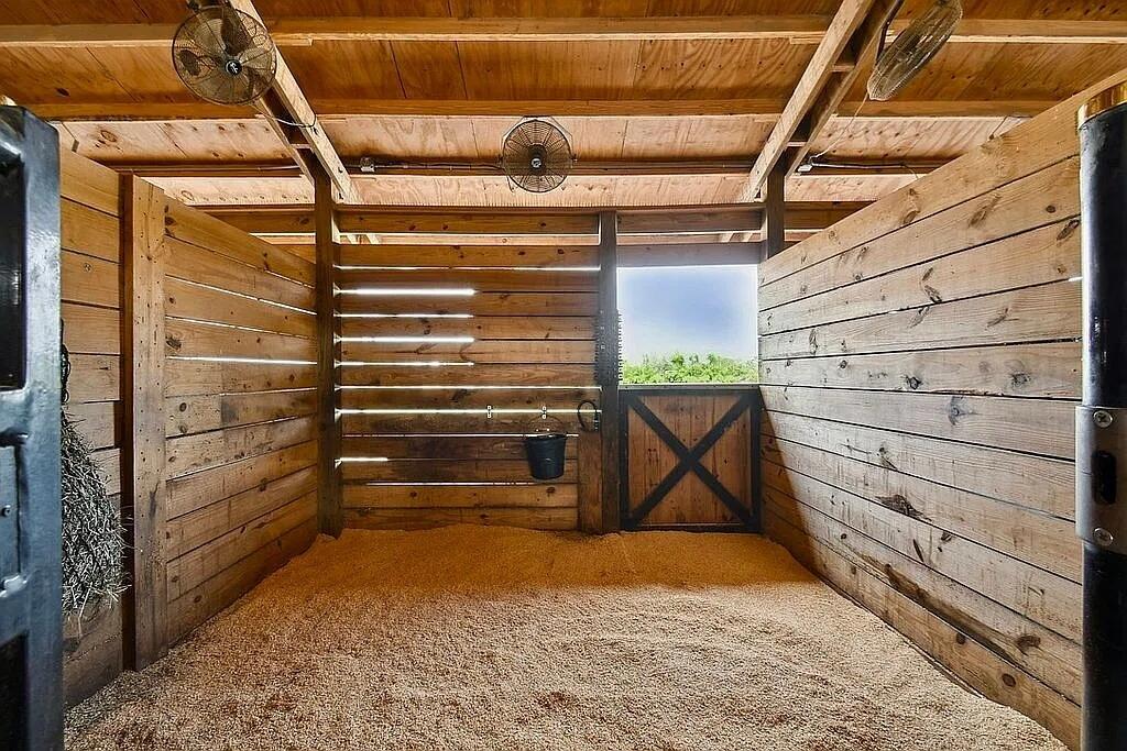 TEN SQUARE FARMS (A OF E) - Residential