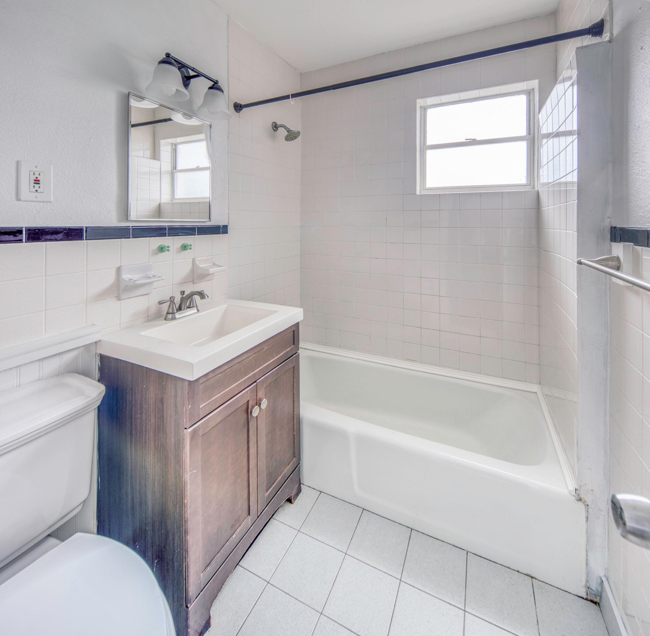 LAKE WORTH TOWN OF - Residential Lease