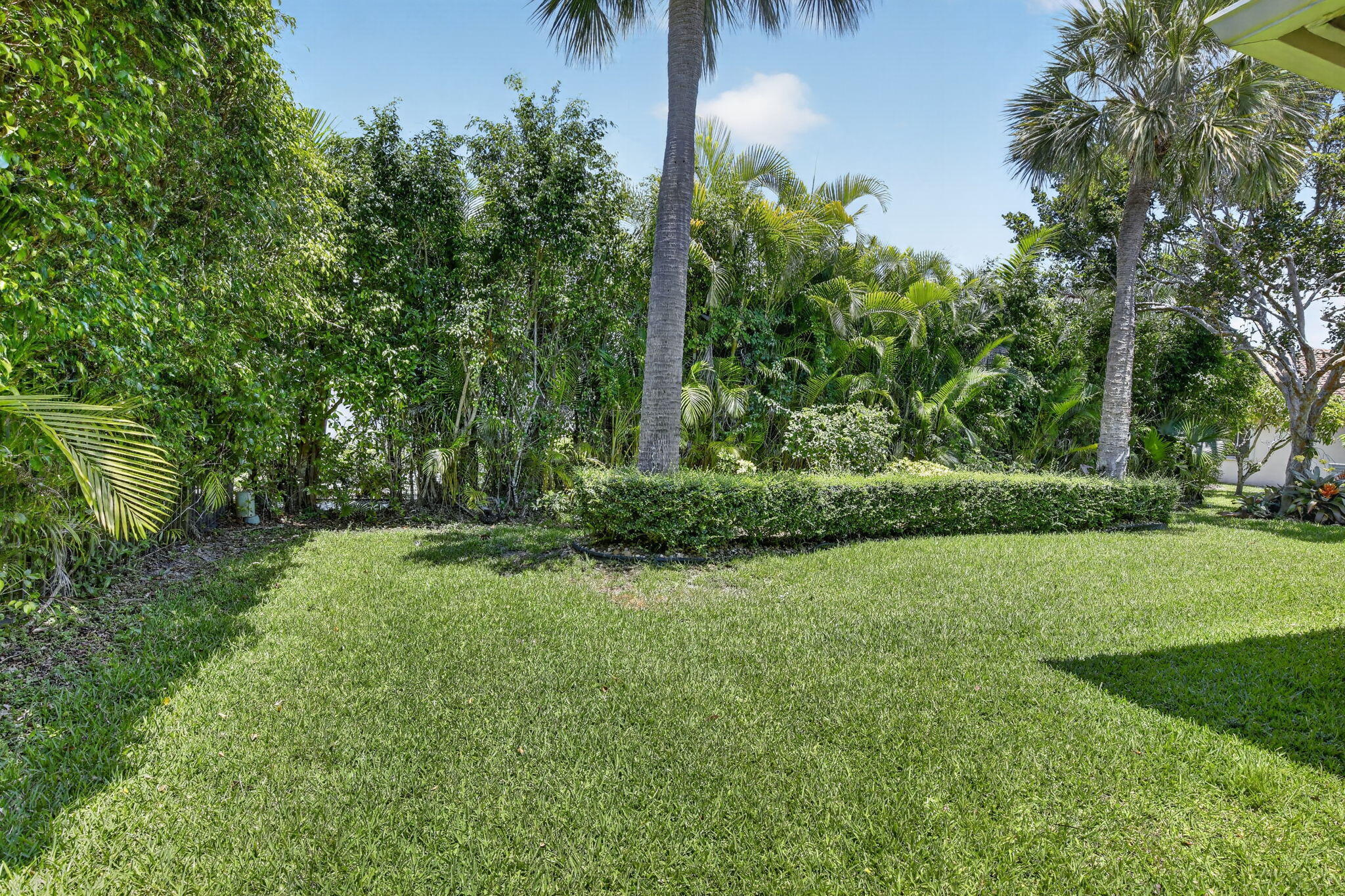 WESTON HILLS COUNTRY CLUB - Residential