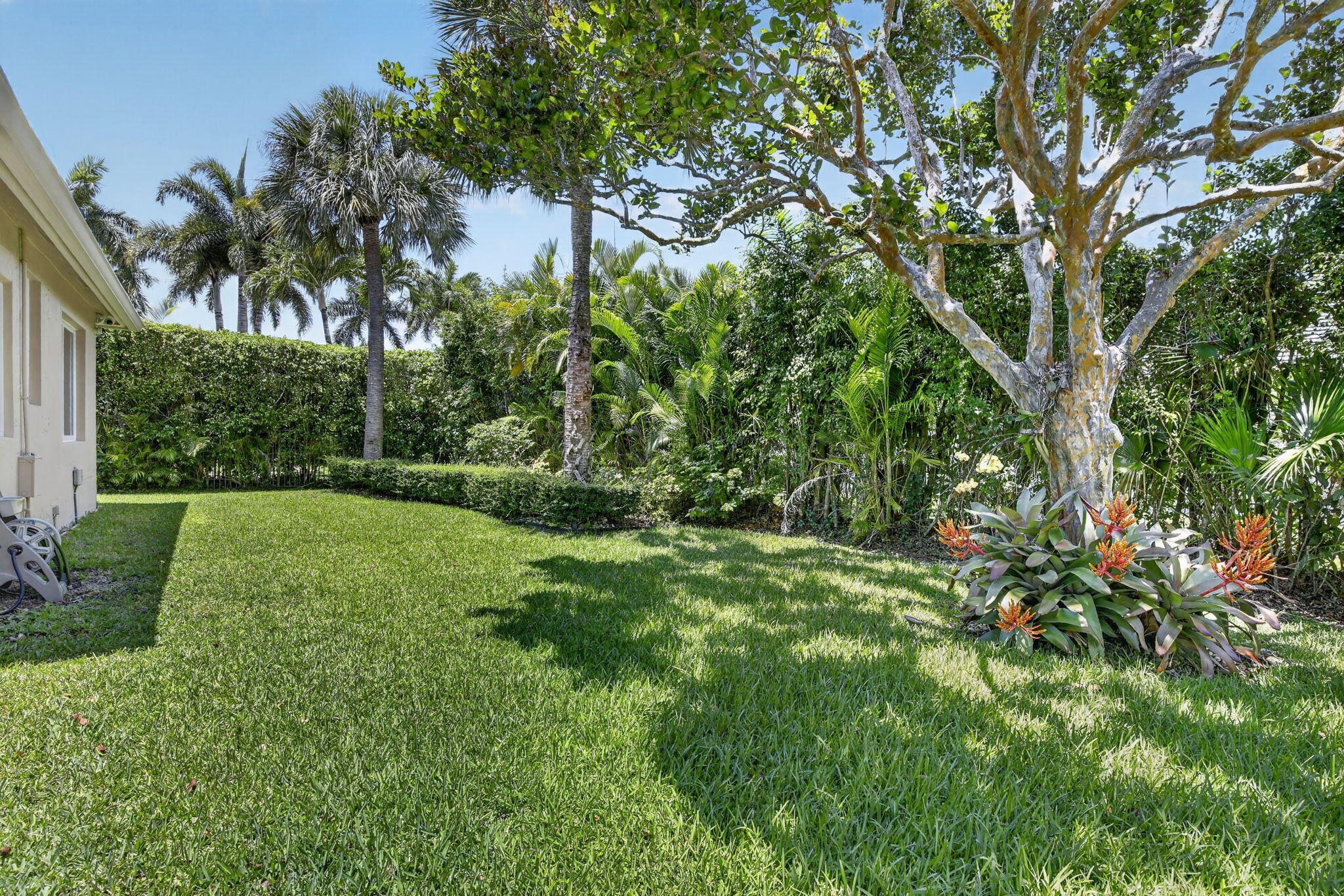 WESTON HILLS COUNTRY CLUB - Residential