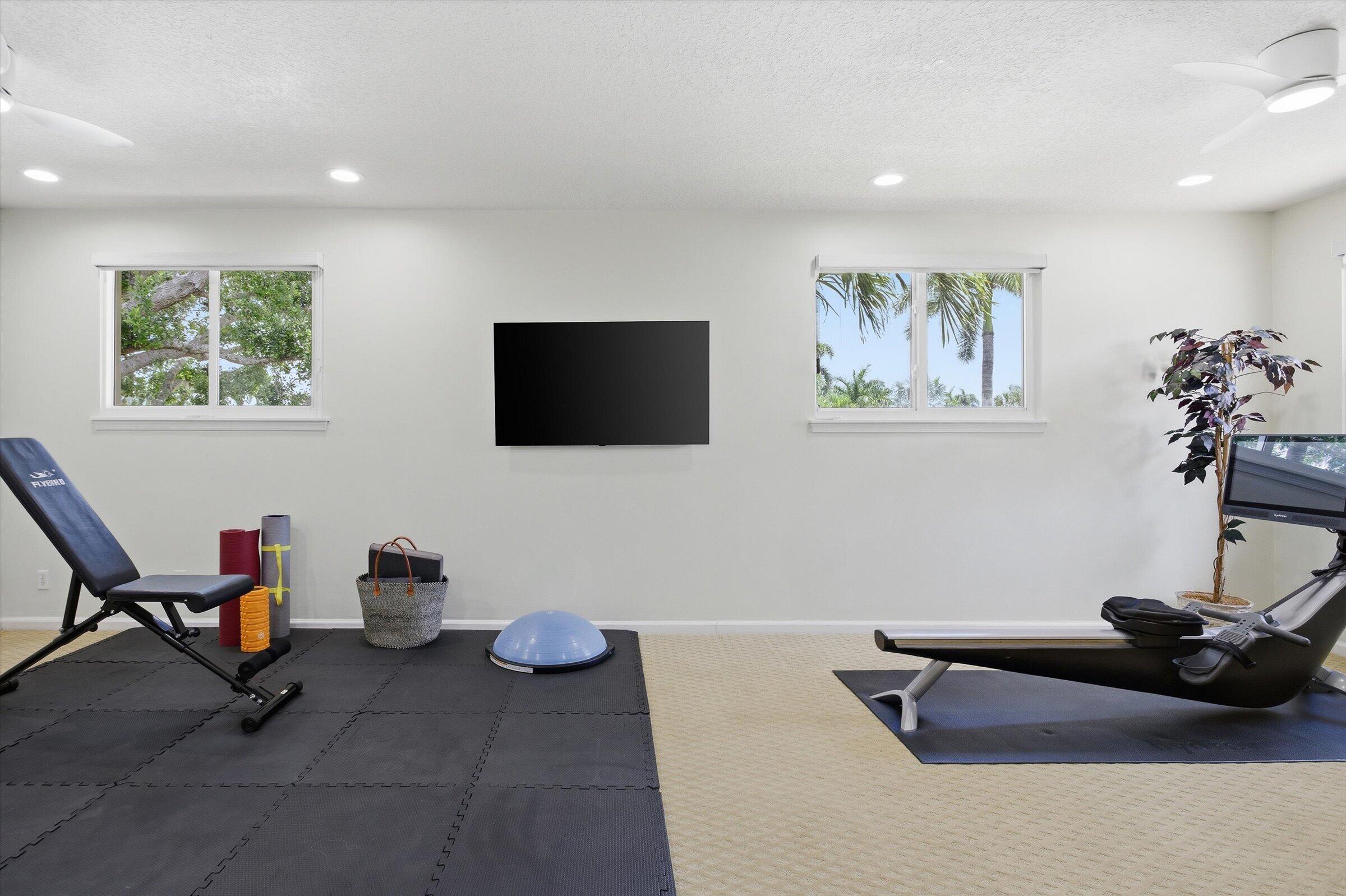 WESTON HILLS COUNTRY CLUB - Residential