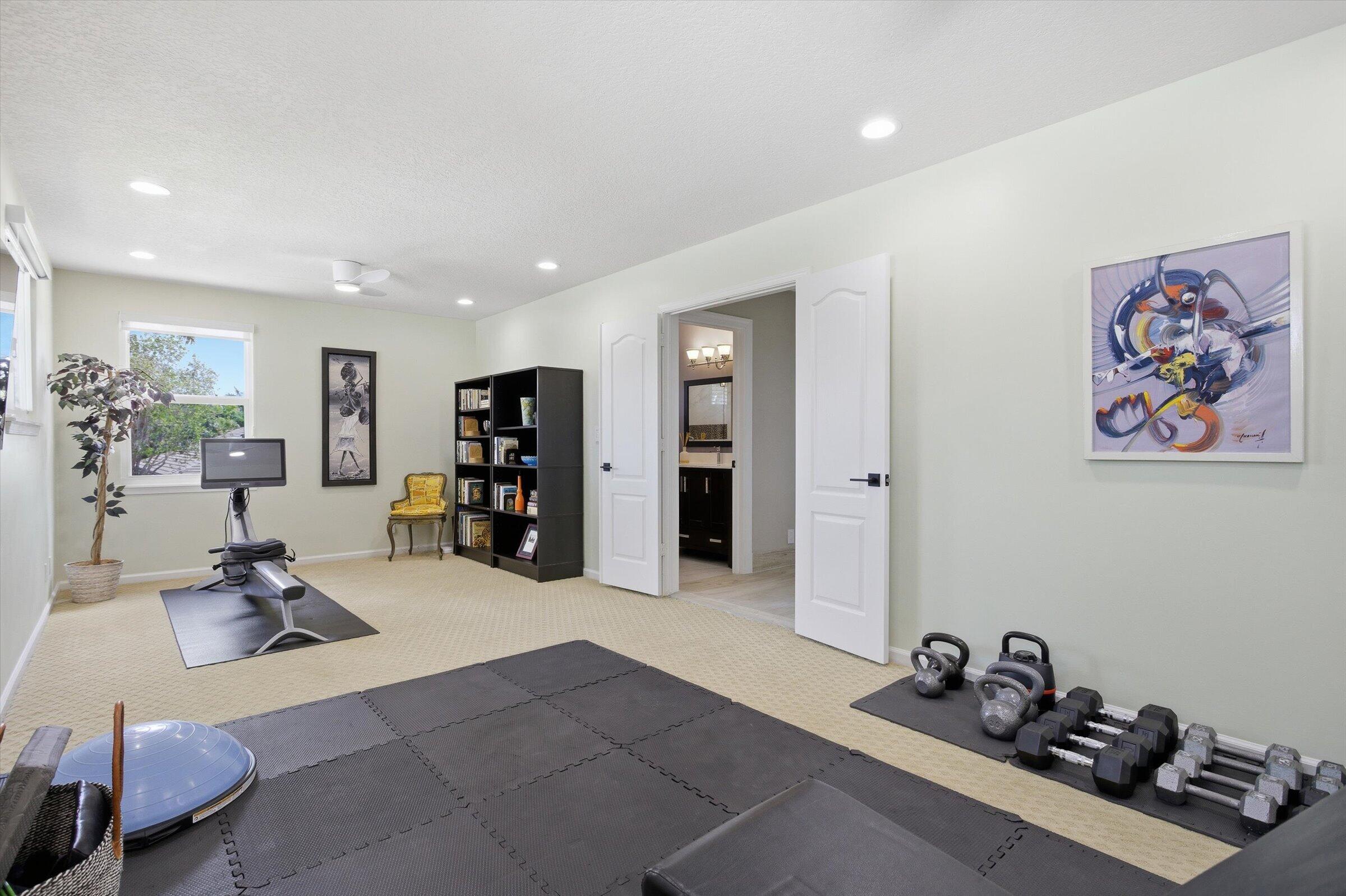 WESTON HILLS COUNTRY CLUB - Residential