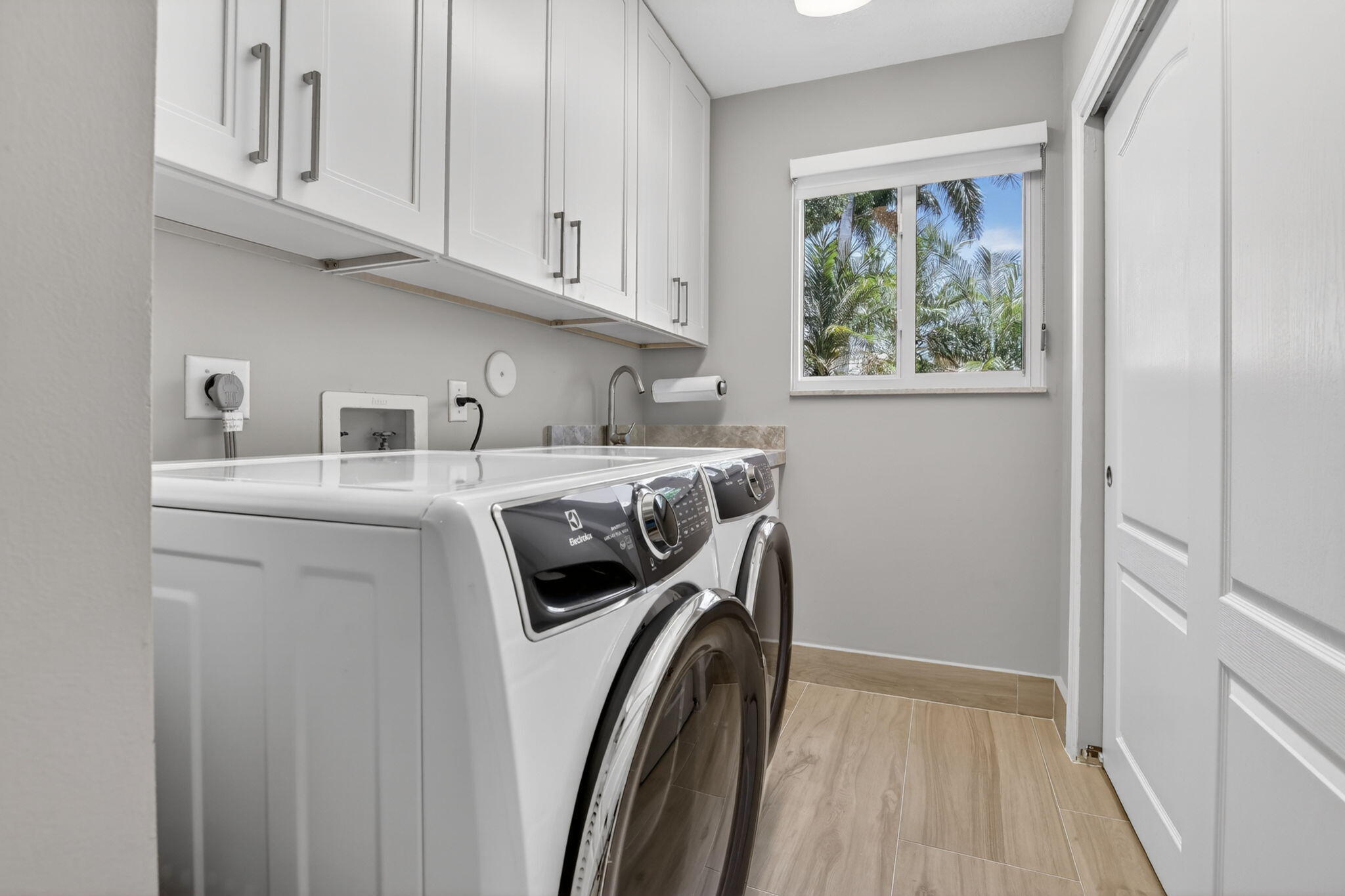 WESTON HILLS COUNTRY CLUB - Residential