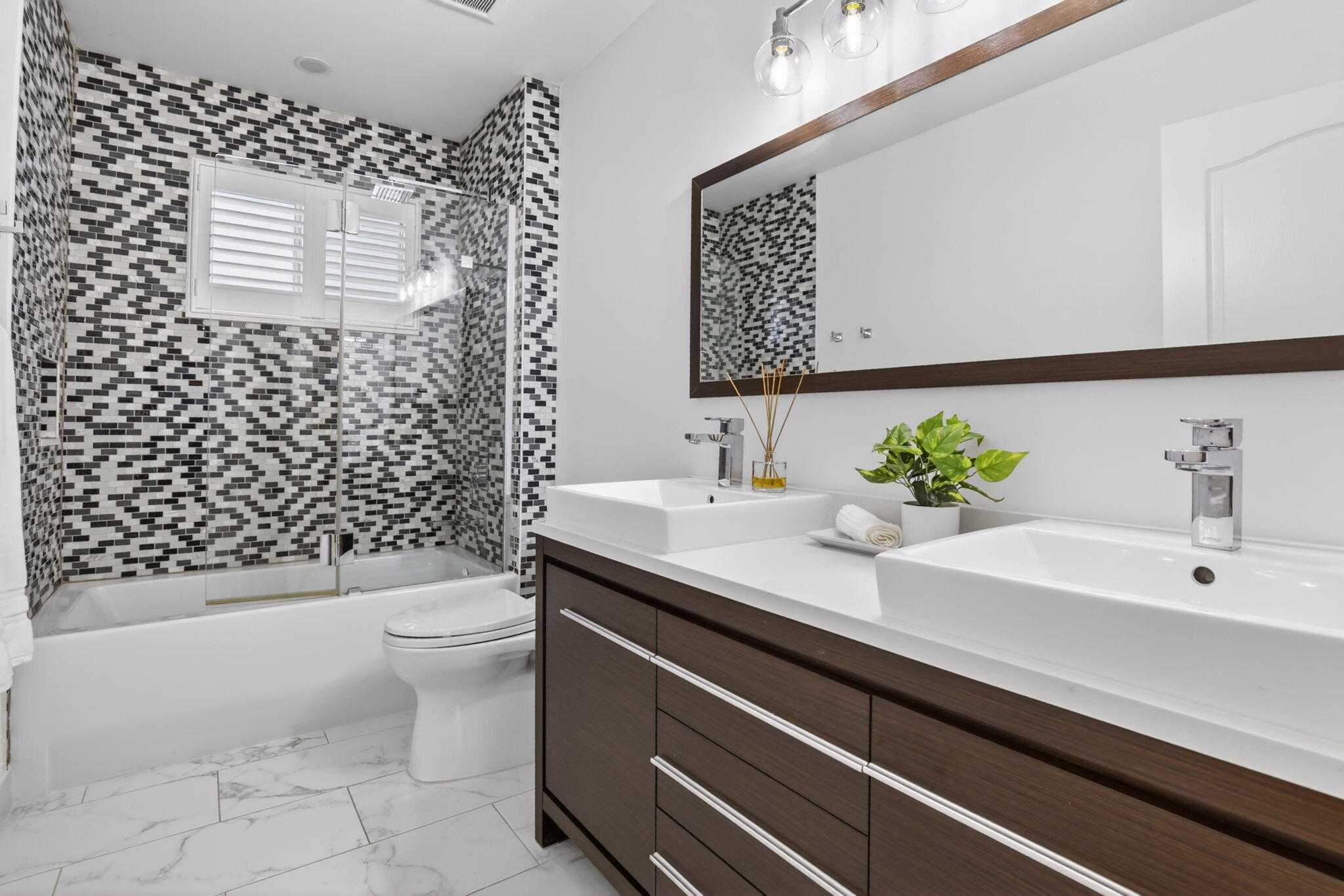 WESTON HILLS COUNTRY CLUB - Residential