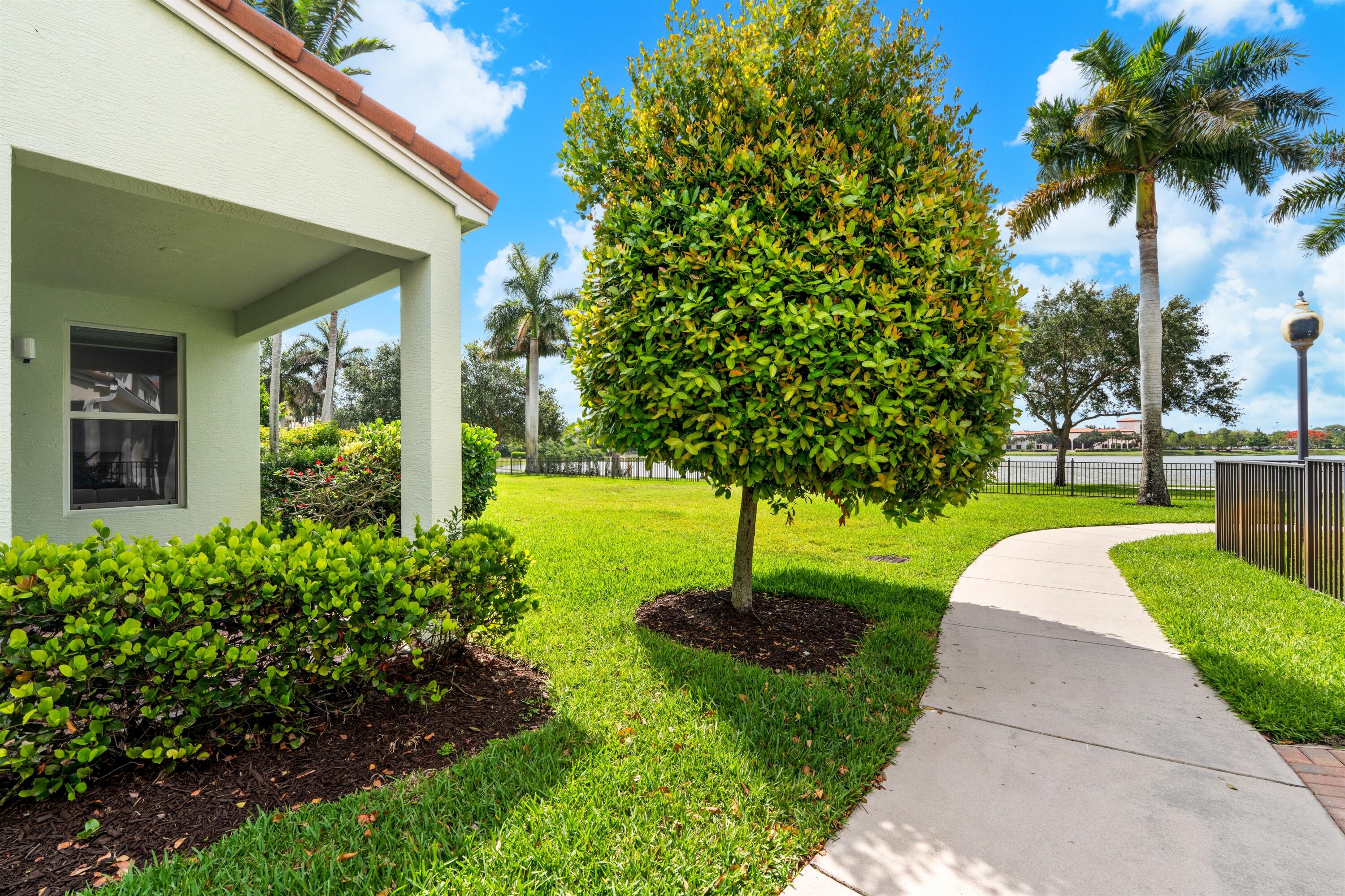 BLUE LAKE TOWNHOMES - Residential