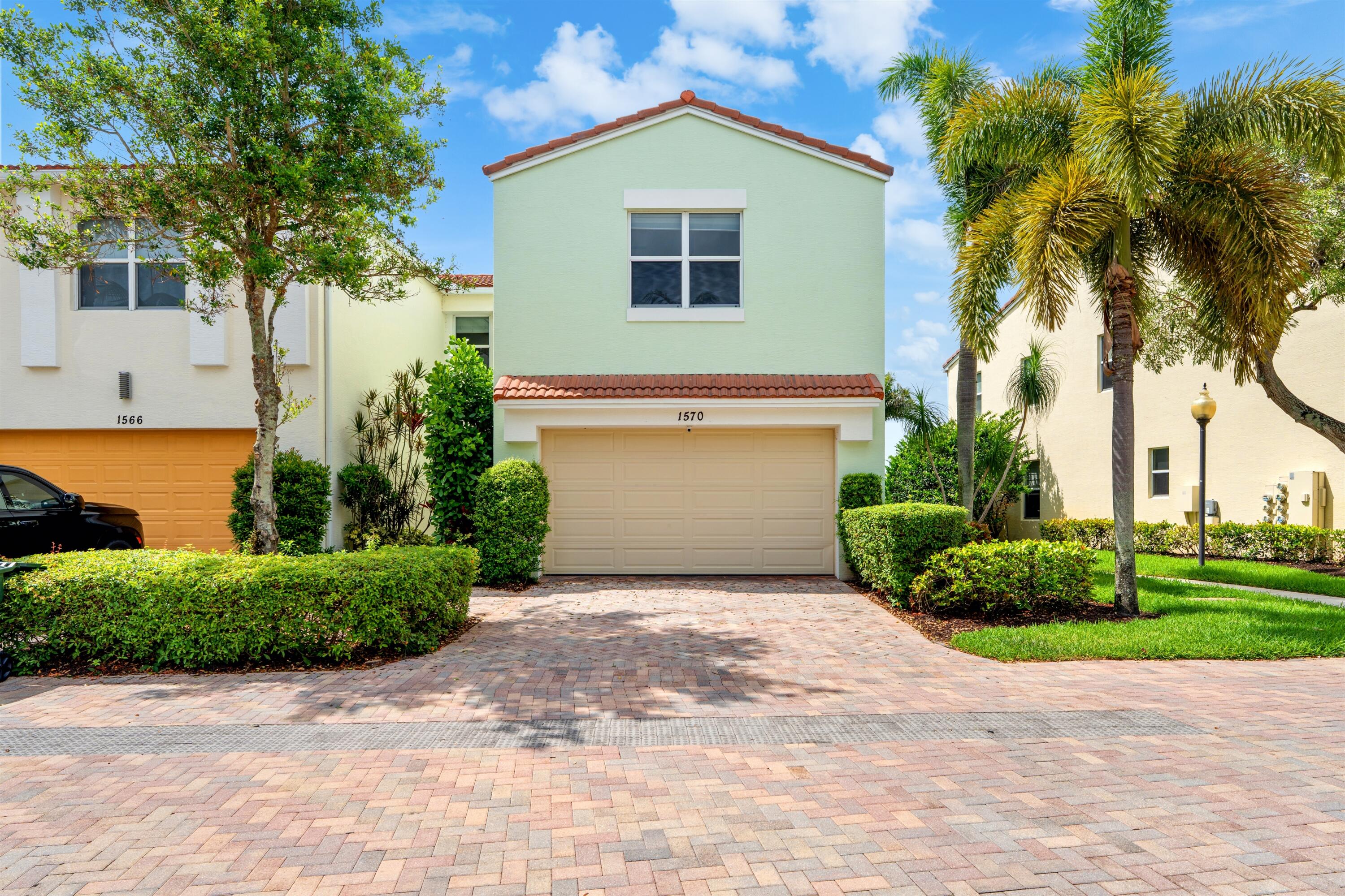 BLUE LAKE TOWNHOMES - Residential