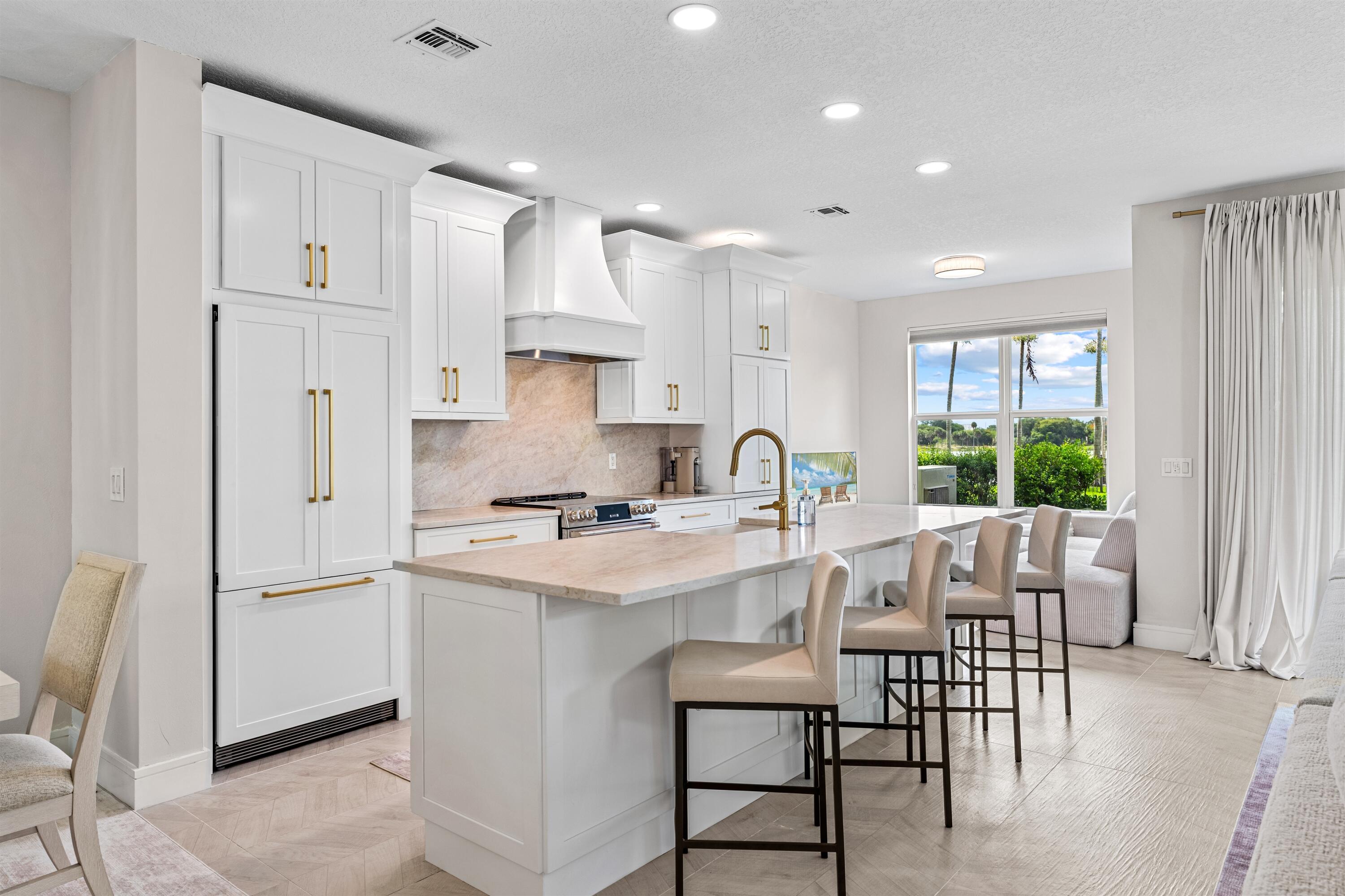 BLUE LAKE TOWNHOMES - Residential