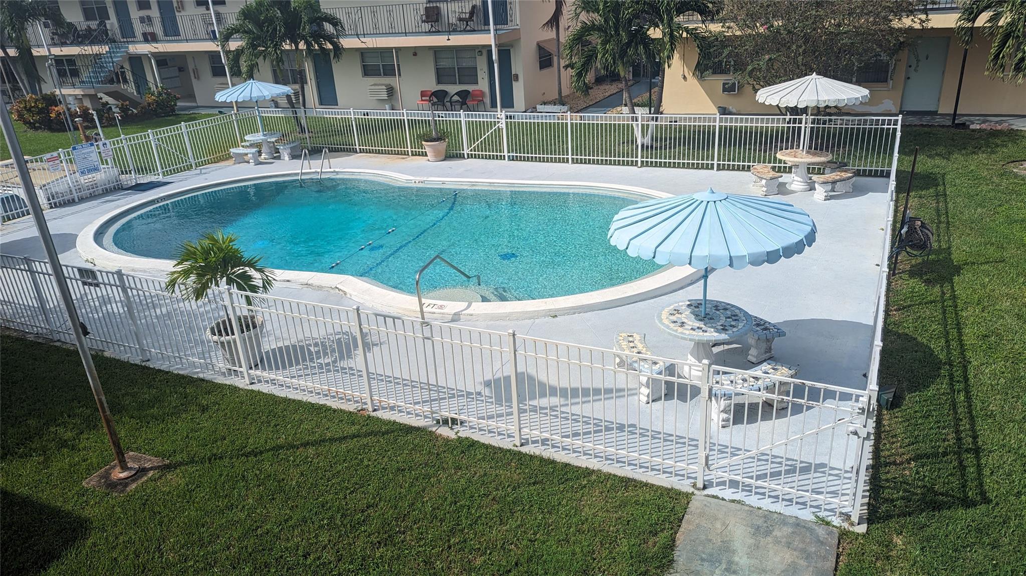 Here's a great investment opportunity to own a 1 bed 1 bath just on the edge of Pembroke Pines right next to Hollywood, Easy access to Turnpike, 441, University, right on Pembroke Pines Blvd. This unit offers 2 walkways one that overlooks the courtyard and one that overlooks Pines Blvd. This 1 bed 1 bath needs a little TLC but it gives you the opportunity to add your personal touch and to transform it to a place you will call home.