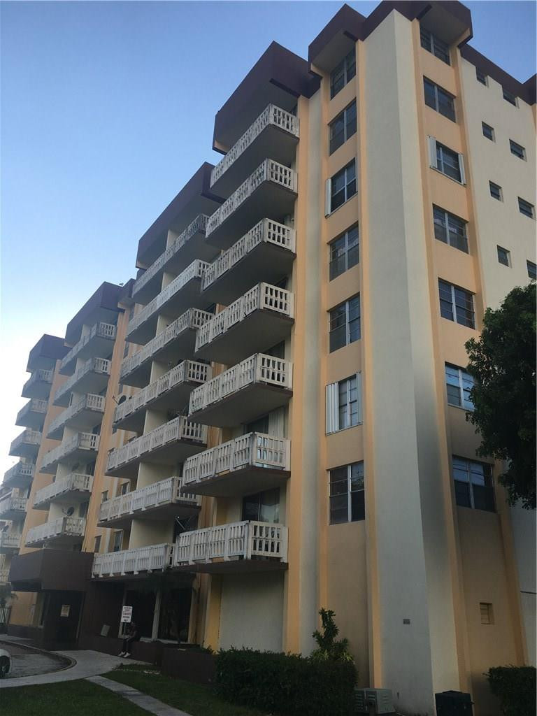 PARKWAY TOWERS BLDG 1 CONDO - Residential