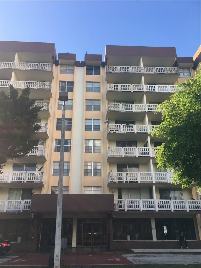 PARKWAY TOWERS BLDG 1 CONDO - Residential
