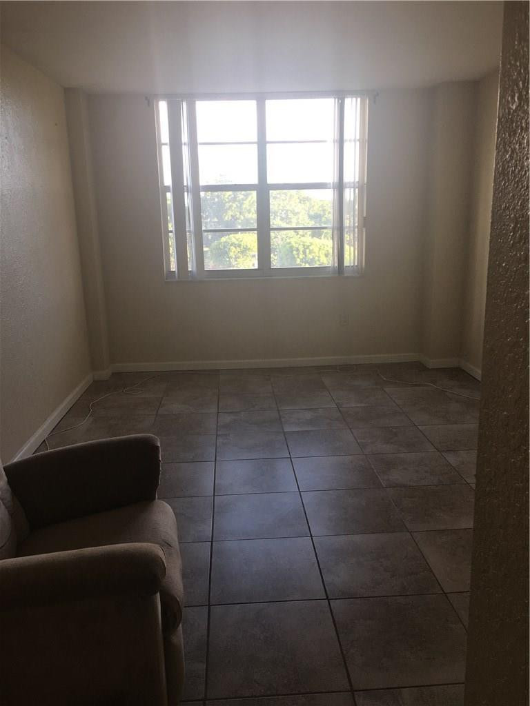 PARKWAY TOWERS BLDG 1 CONDO - Residential