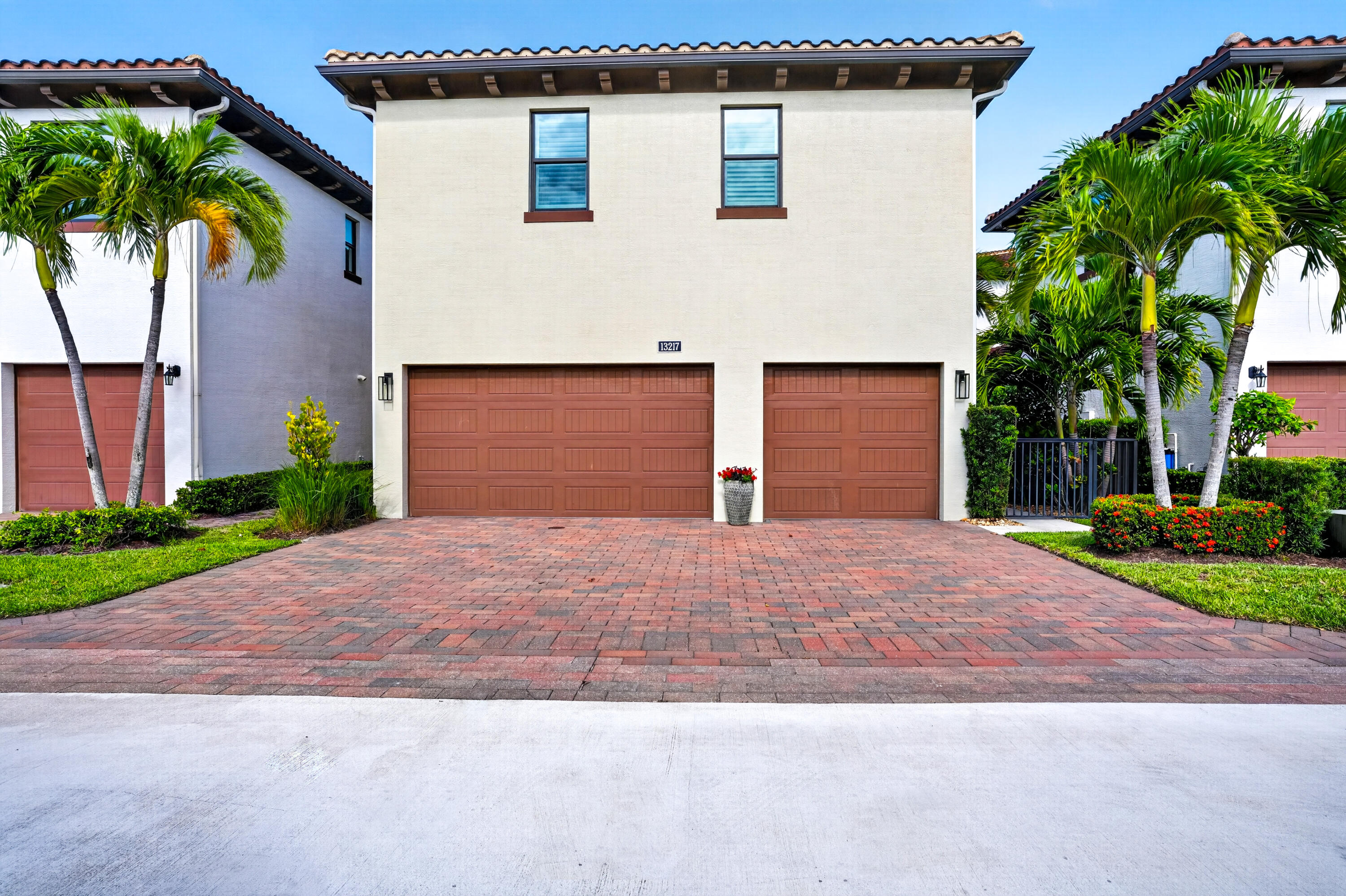 ALTON NEIGHBORHOOD - Residential Lease