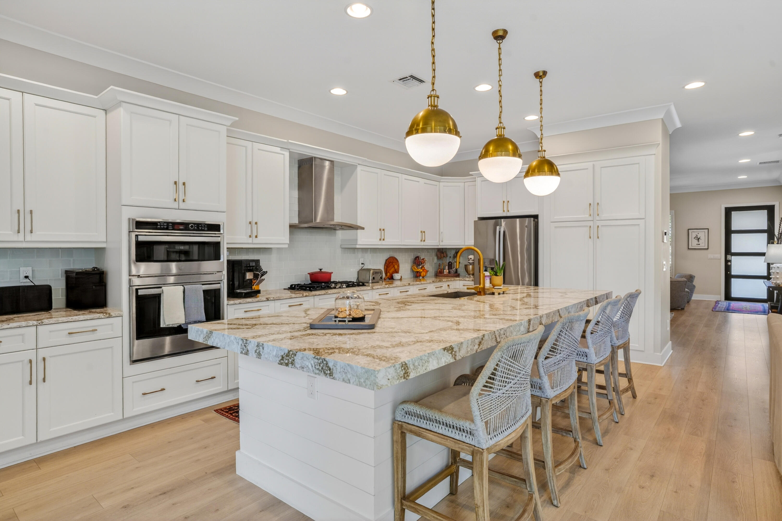 ALTON NEIGHBORHOOD - Residential Lease