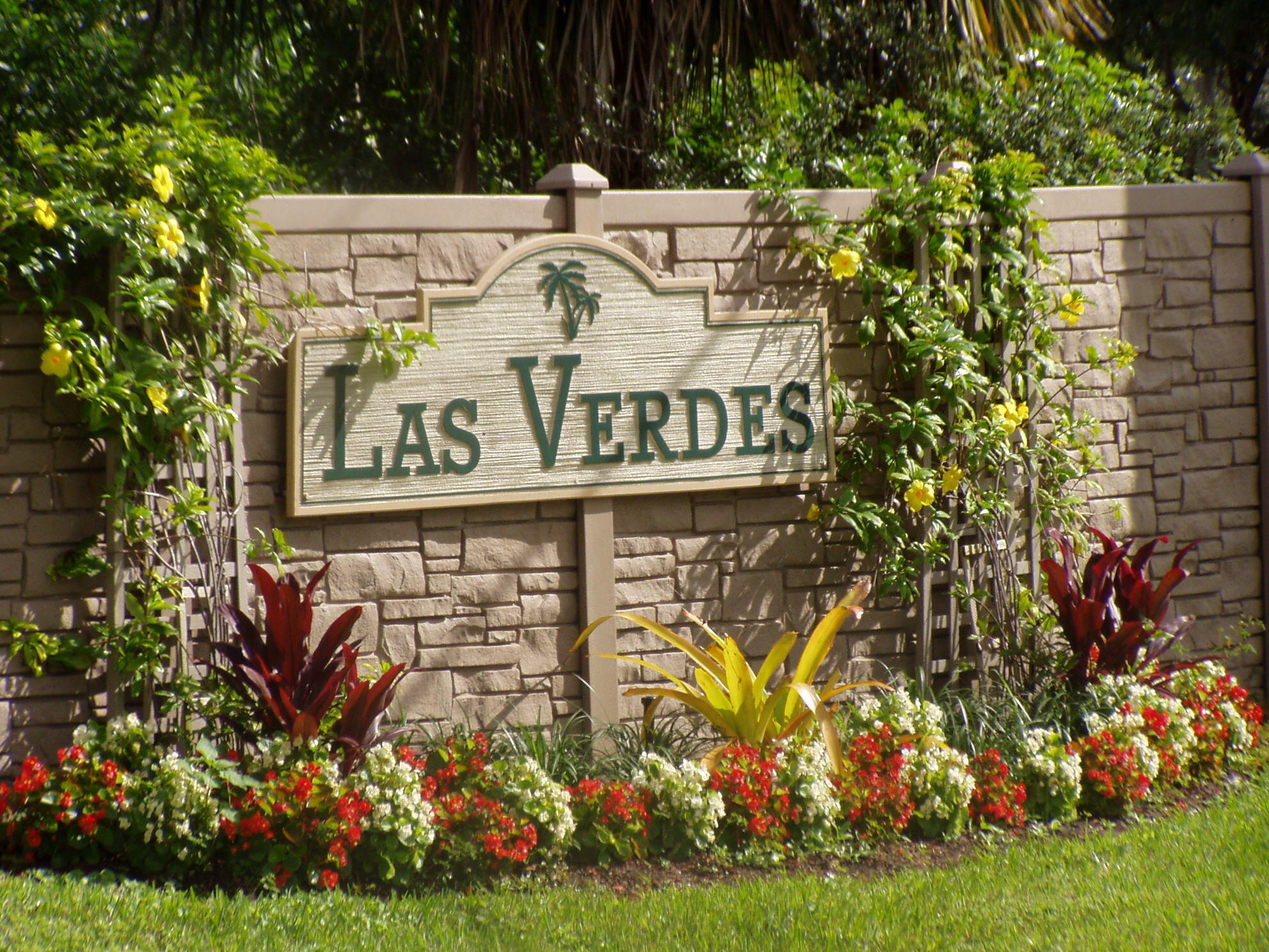 VIBURNUM AT LAS VERDES - Residential