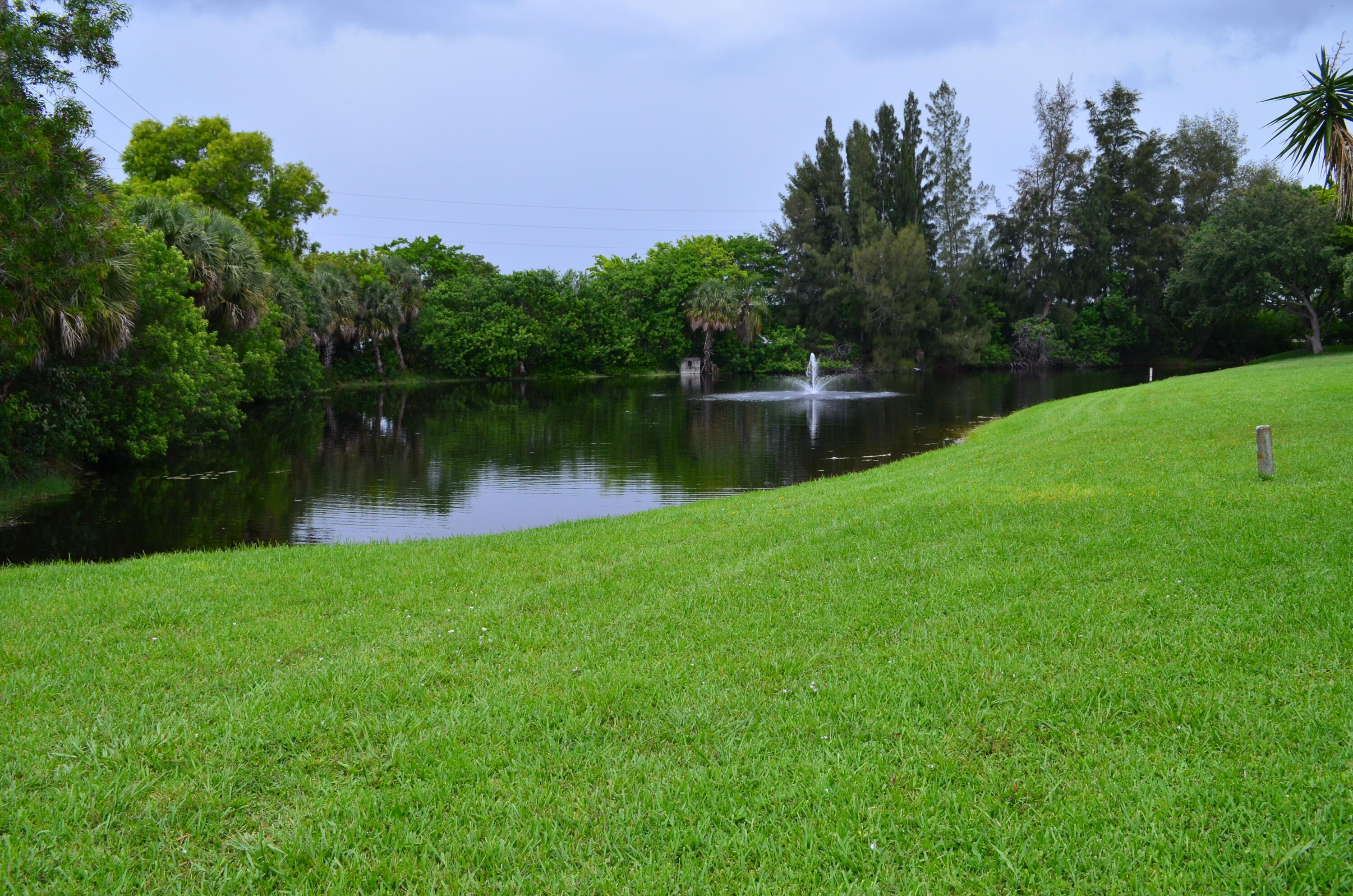 Awesome End Unit 2/2 Villa with Direct Lake Views in Wonderful Las Verdes. This villa has a brand new roof plus new hurricane windows and a Hot Tub included on your Florida Lanai. Updated White Kitchen appliances w Double Sink & Lazy Susan. Tiled Throughout and both baths have newer toilets w/ newer tile work in Master Shower. Great end unit with double driveway. Tucked away in the corner of community with Satellite Pool n Pickleball Courts at the front of your section this unit is sure to please. Very Well Maintained.  LAS VERDES IS A BEAUTIFULLY MAINTAINED GATED COMMUNITY IN THE HEART OF DELRAY BEACH. THERE ARE 3 POOLS, TENNIS, BOCCE & PICKLEBALL COURTS, JACUZZIS, SHUFFLEBOARD, BASKETBALL HOOP AND WALKING/JOG AREAS. TAKE A LEISURELY STROLL AROUND THE PEACEFUL, SERENE COMMUNITY LAKE. NEW EXERCISE ROOM IN 2021 IS 4 TIMES BIGGER WITH ALL NEW EQUIPMENT. ITS ACTIVE CLUBHOUSE HOSTS A VARIETY OF ACTIVITIES INCLUDING EXERCISE CLASSES, DINNERS, DANCES, PRIVATE CLUB ACTIVITIES AND NAMED ENTERTAINMENT. TONS OF IMPROVEMENTS THE LAST 8 YEARS, NOT JUST THE EXERCISE ROOM, NEW ROOF AND FLOOR IN CLUBHOUSE, ALL POOL BATHROOMS UPDATED AND NOW ADA COMPLIANT, SEWER DRAINAGE PIPES RE-SLEEVED, NEW BORDER FENCE AROUND COMMUNITY, NEW LANDSCAPING AT BOTH ENTRANCES, NEW GUARD SHACK & MUCH MORE. LAS VERDES IS ON THE DELRAY MEDICAL CENTERS NEW UPGRADED POWER GRID AND DID NOT LOSE POWER AFTER HURRICANE IRMA IN 2017. LAS VERDES IS CLOSE TO MANY FINE RESTAURANTS, SHOPPING AREAS & MEDICAL FACILITIES. THE AZURE WATERS OF THE ATLANTIC ARE APRX. 6 MILES CLOSE. A WONDERFUL PLACE TO CALL HOME WHETHER YOU PLAN ON BEING A FULL TIME RESIDENT OR THE SEASONAL "SNOWBIRD". LAS VERDES IS NOT PART OF KINGS POINT; COMPLETELY SEPARATE COMMUNITY. . . . . . . . . . . . . .ALL SQARE FOOTAGE IS APPROXIMATE. ALL INFORMATION DEEMED RELIABLE BUT NOT GUARANTEED.