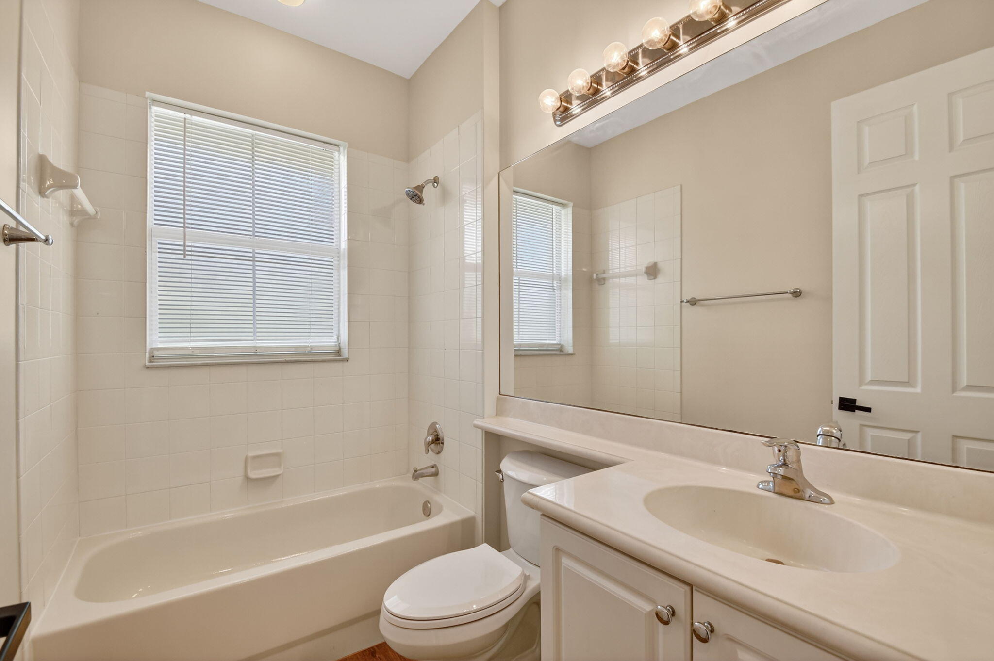 RENAISSANCE COMMONS PUD - Residential Lease