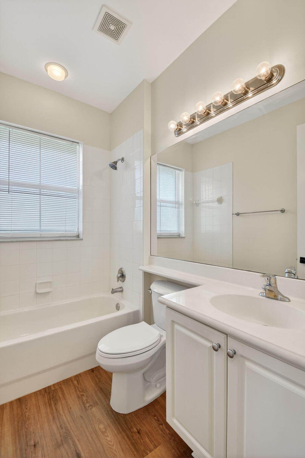 RENAISSANCE COMMONS PUD - Residential Lease