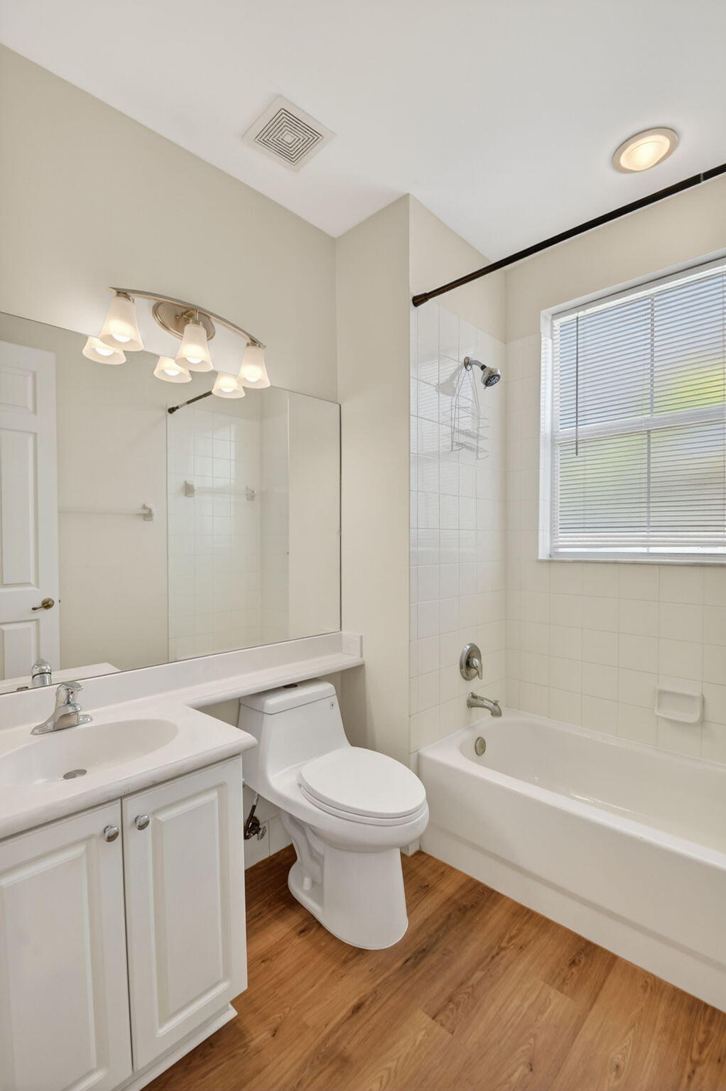 RENAISSANCE COMMONS PUD - Residential Lease