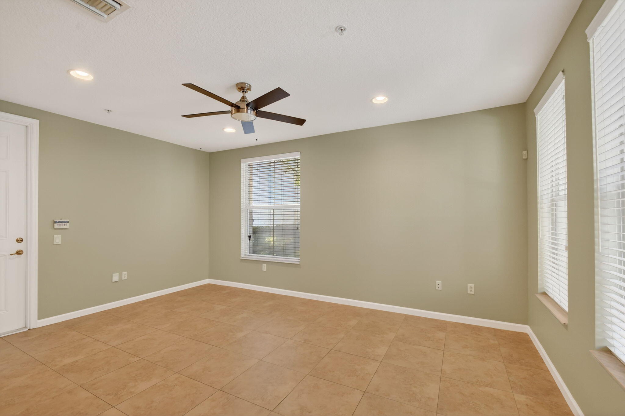 RENAISSANCE COMMONS PUD - Residential Lease