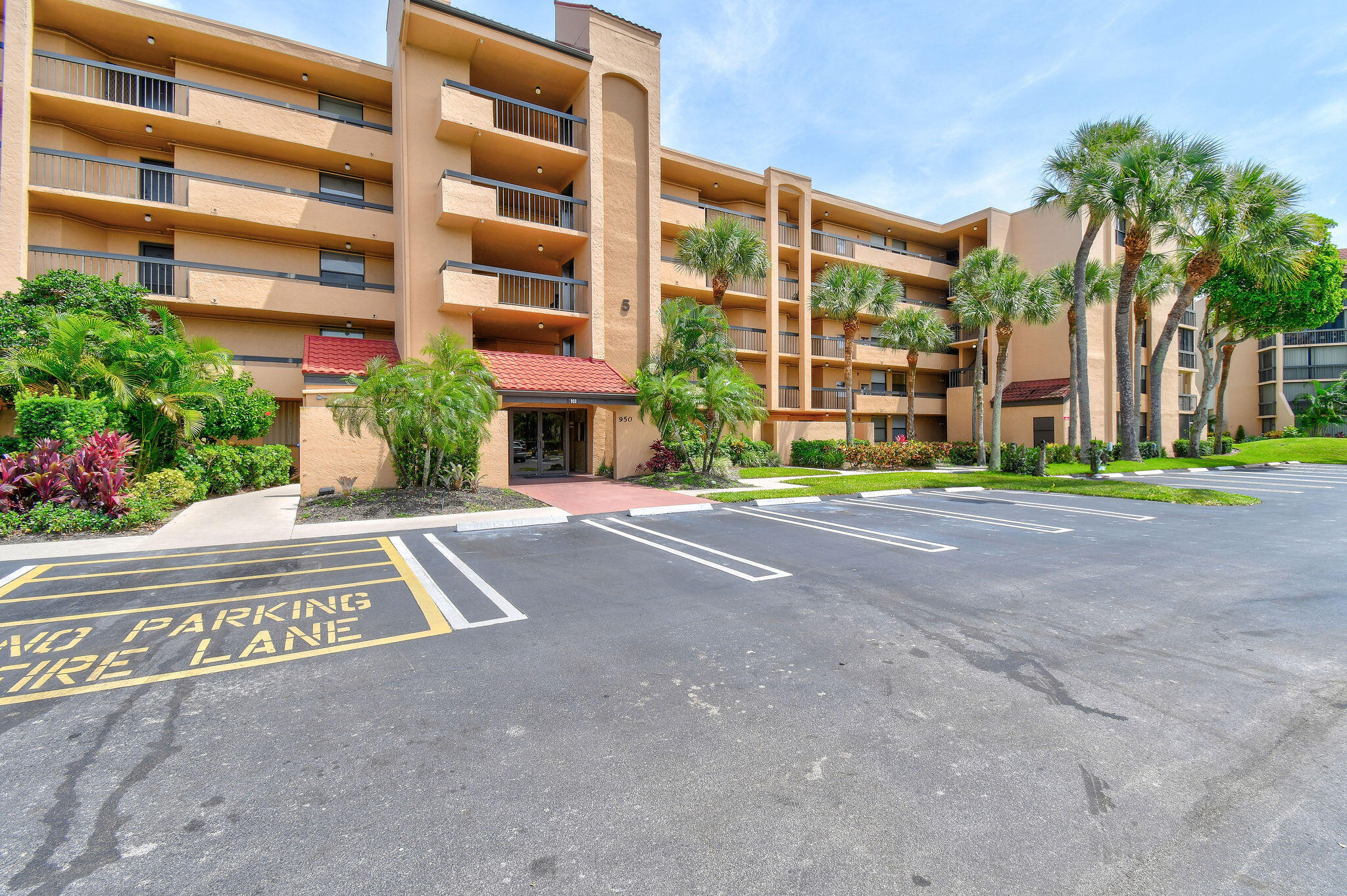 LAVERS DELRAY RACQUET CLUB COND I - Residential Lease