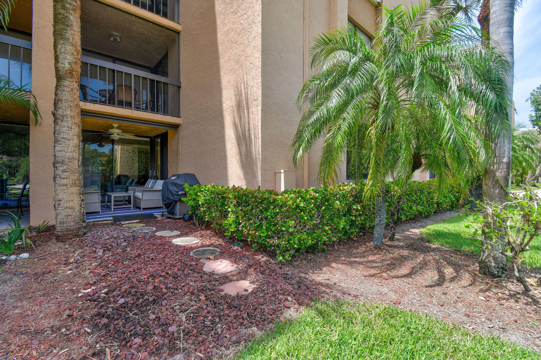 LAVERS DELRAY RACQUET CLUB COND I - Residential Lease