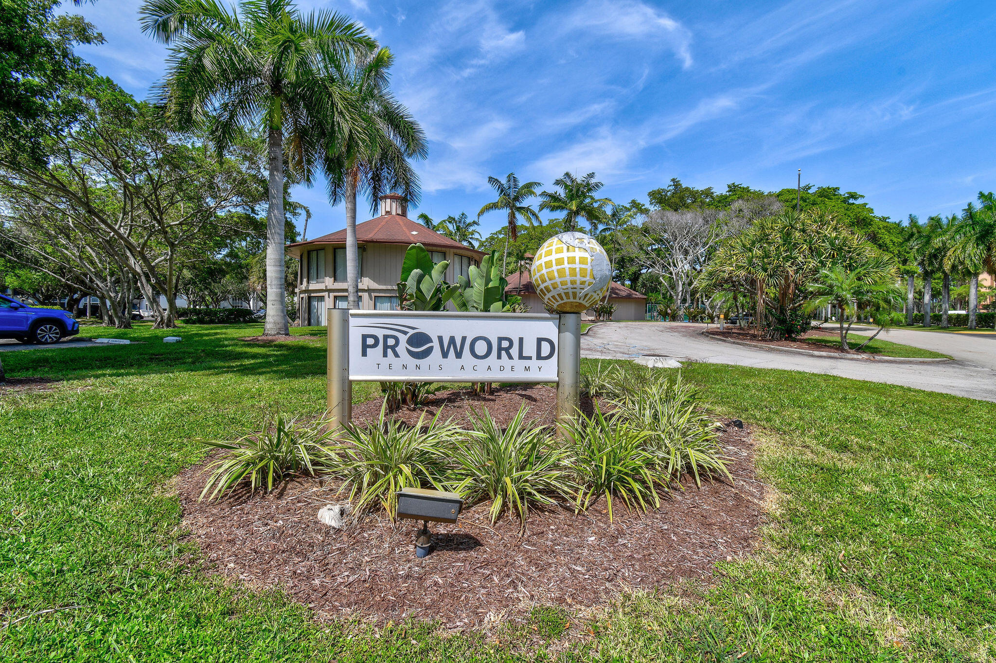 LAVERS DELRAY RACQUET CLUB COND I - Residential Lease