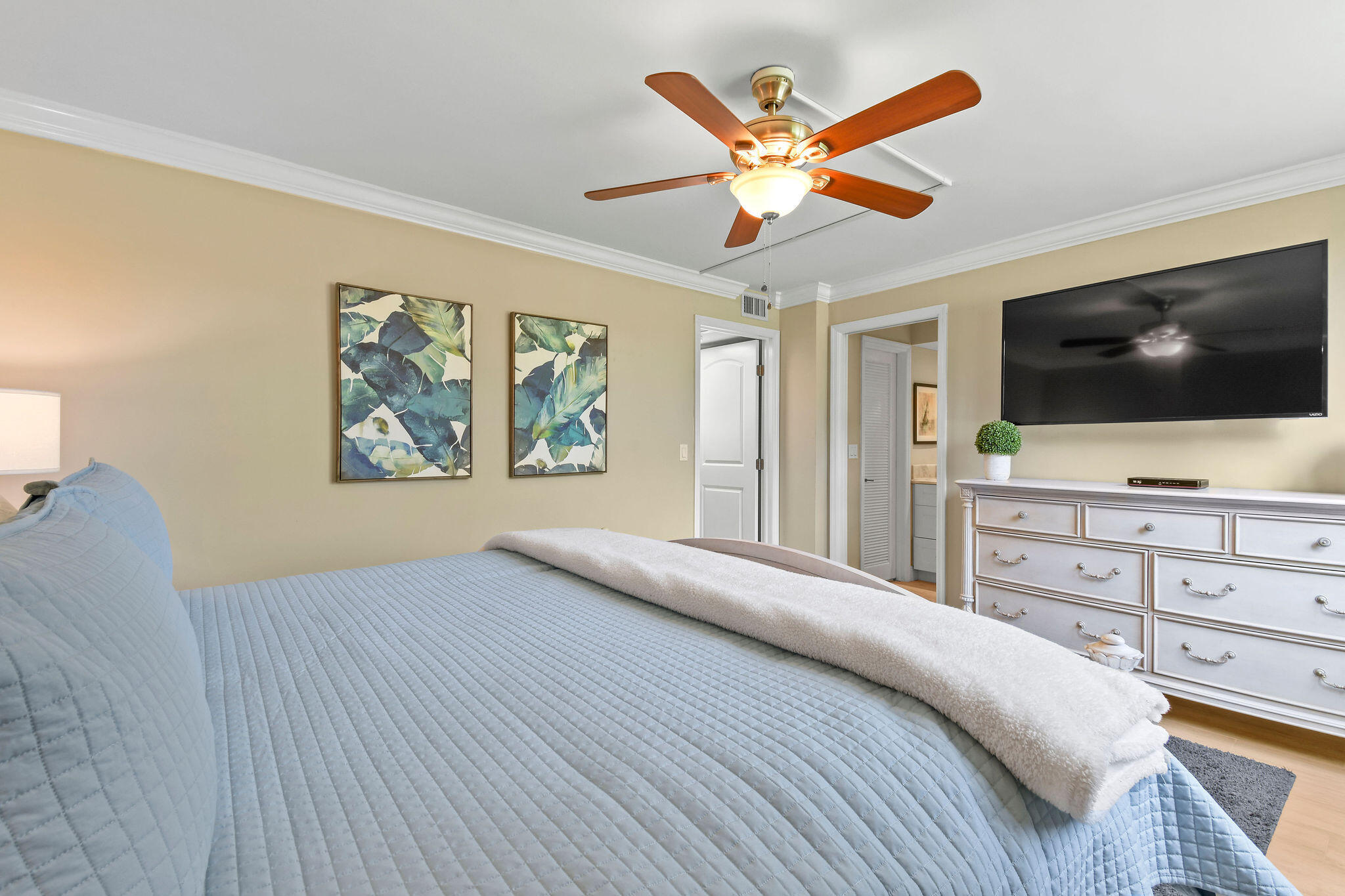LAVERS DELRAY RACQUET CLUB COND I - Residential Lease