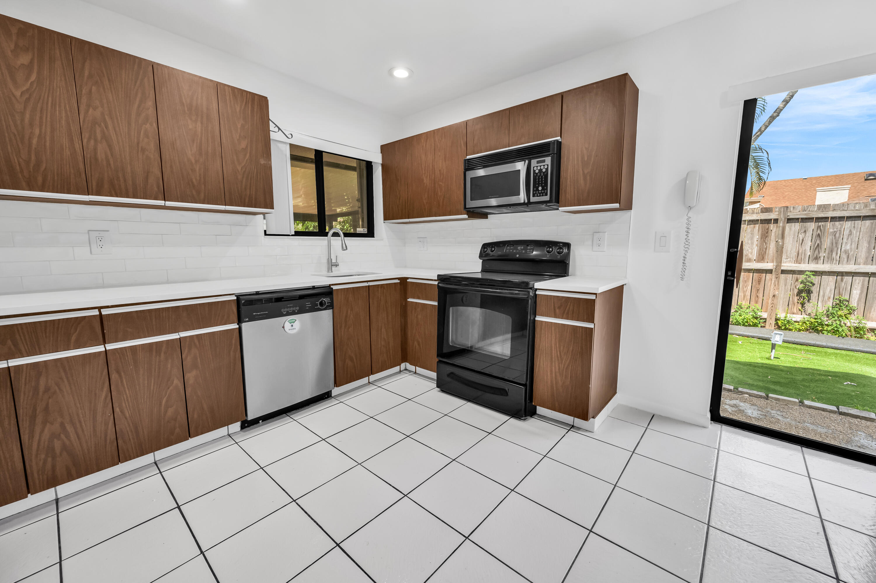 SIERRA DEL MAR - Residential Lease