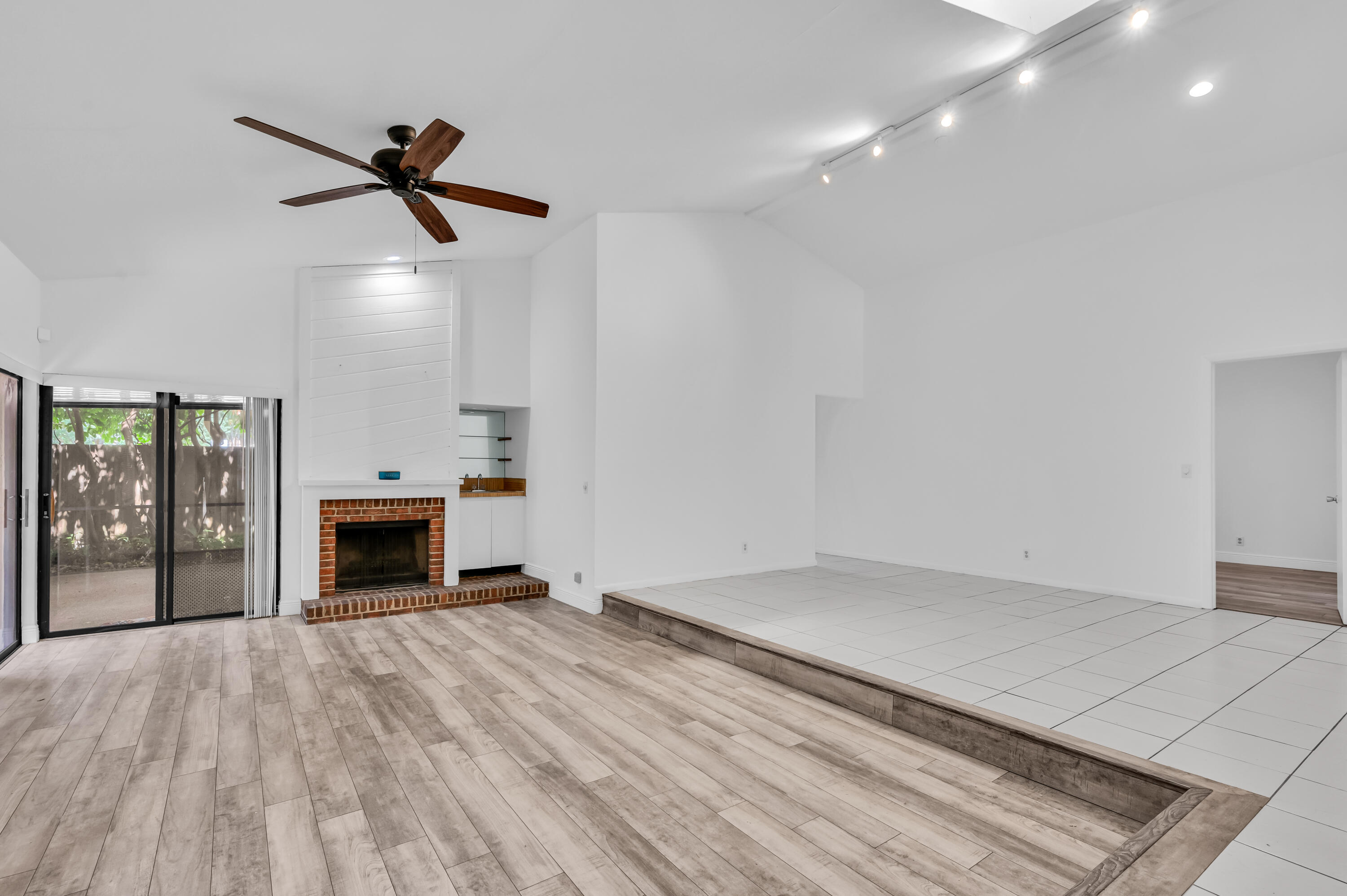 SIERRA DEL MAR - Residential Lease