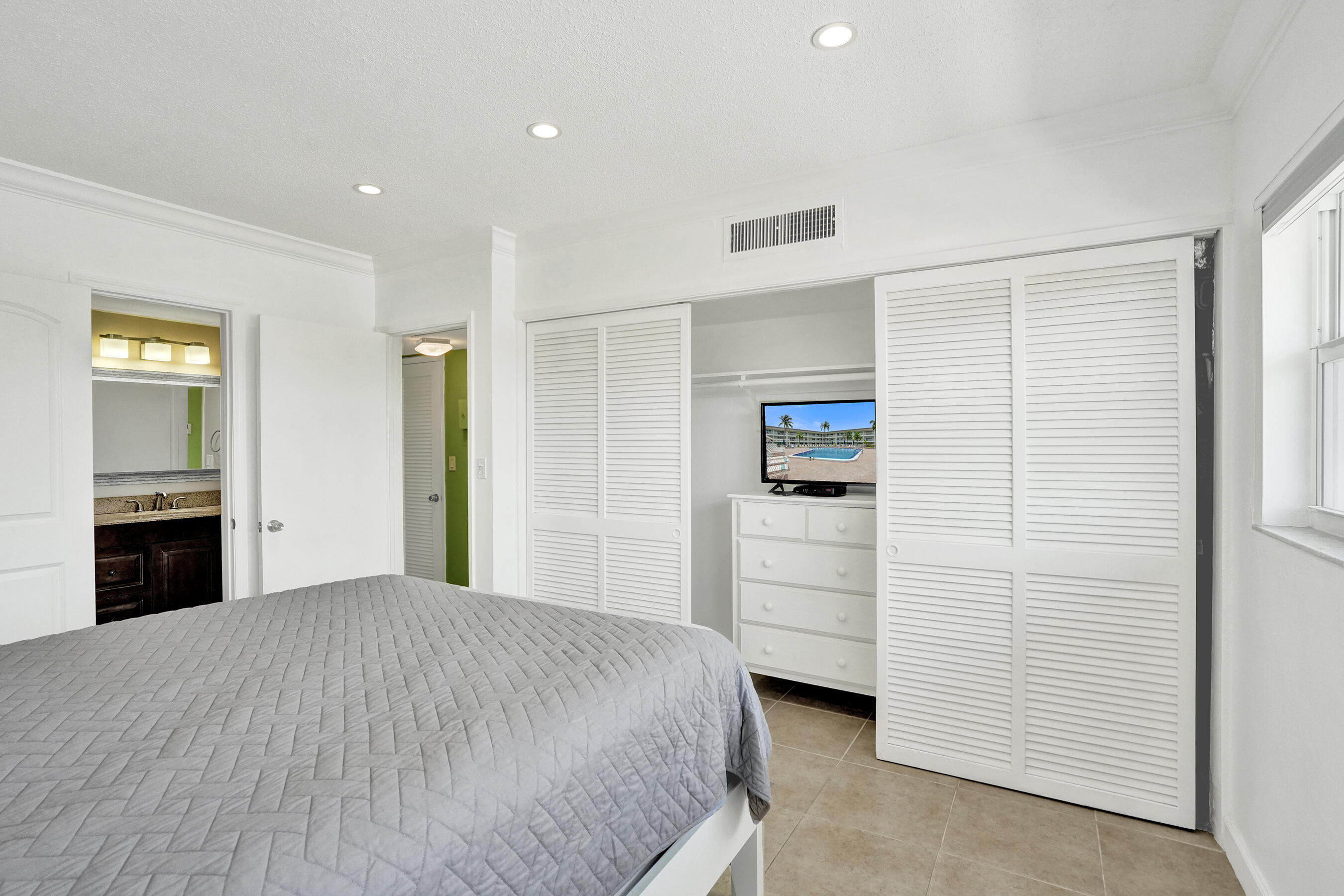 MAYBURY MANSIONS CONDO - Residential Lease
