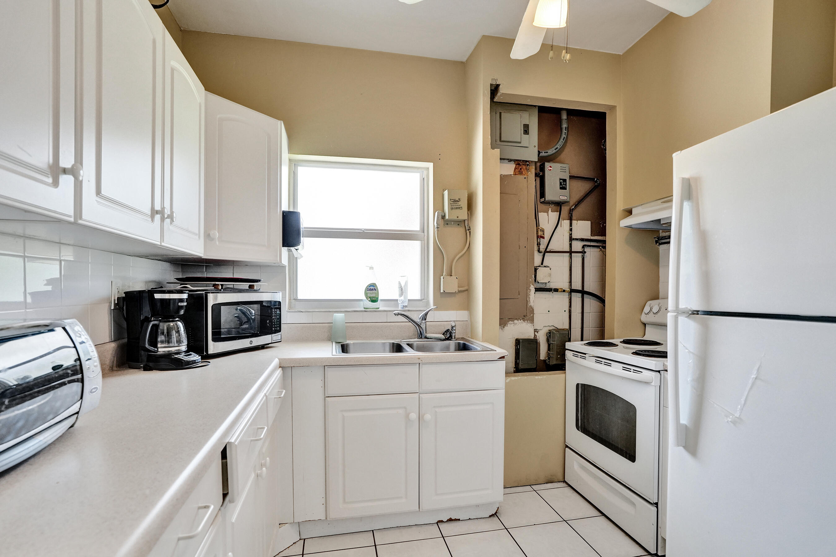 MAYBURY MANSIONS CONDO - Residential Lease