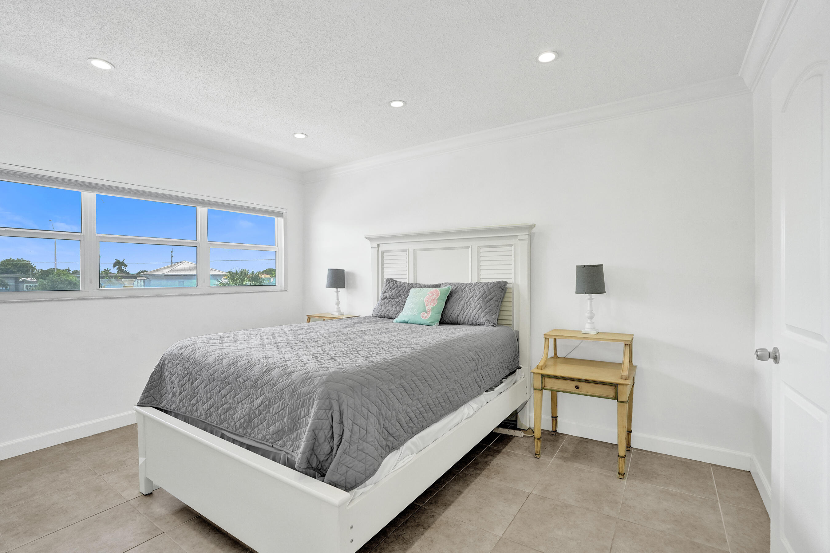MAYBURY MANSIONS CONDO - Residential Lease