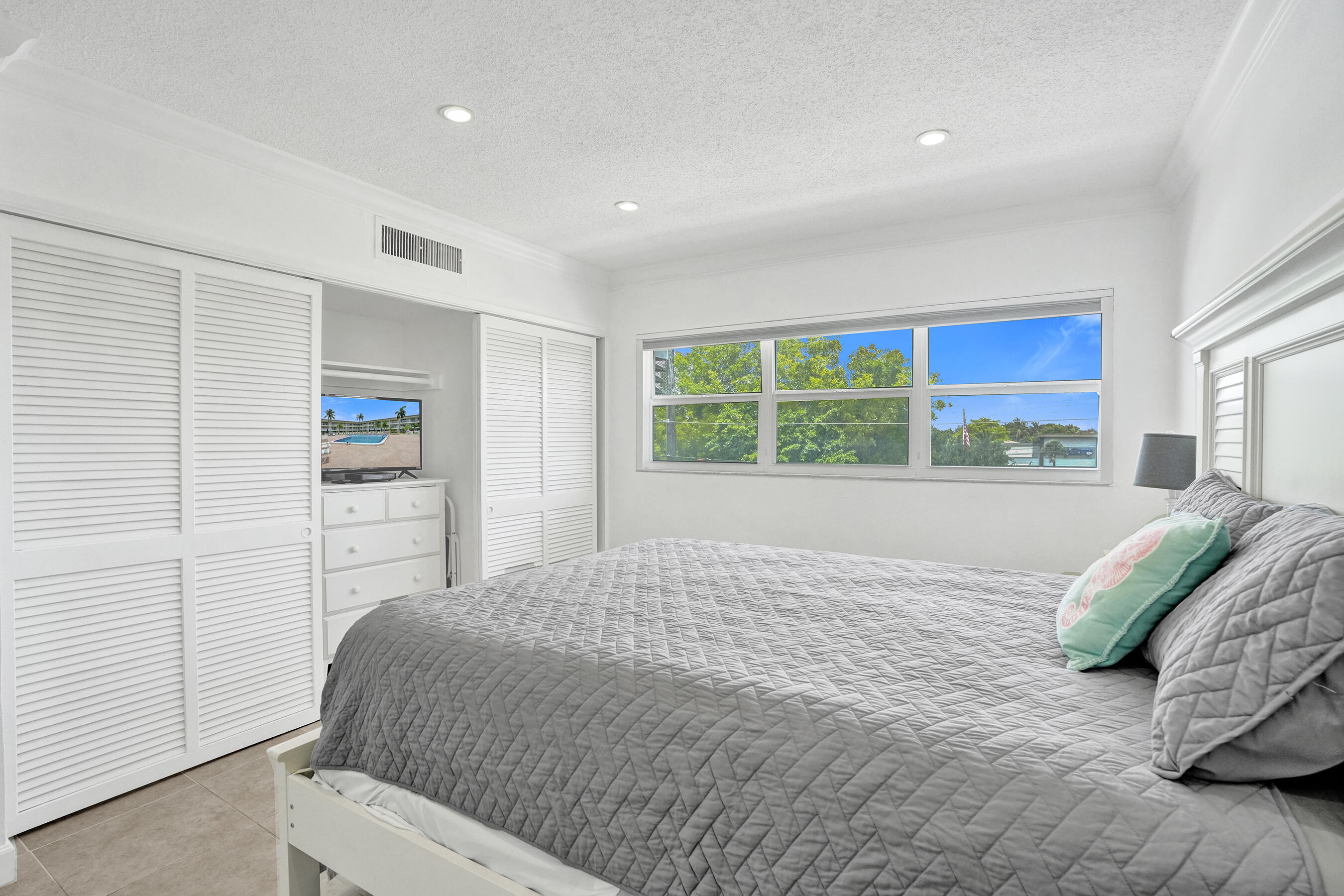MAYBURY MANSIONS CONDO - Residential Lease
