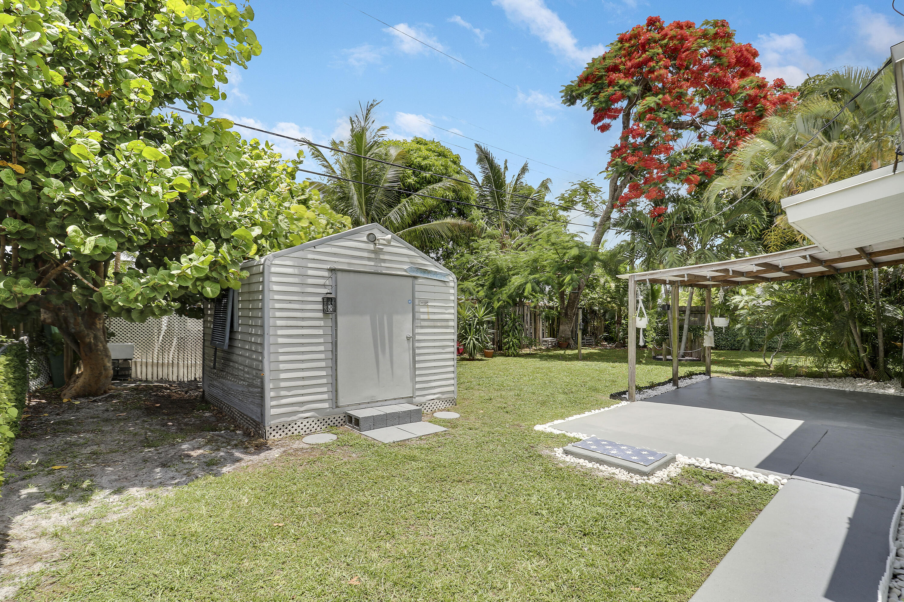 Palm Beach Square - Residential