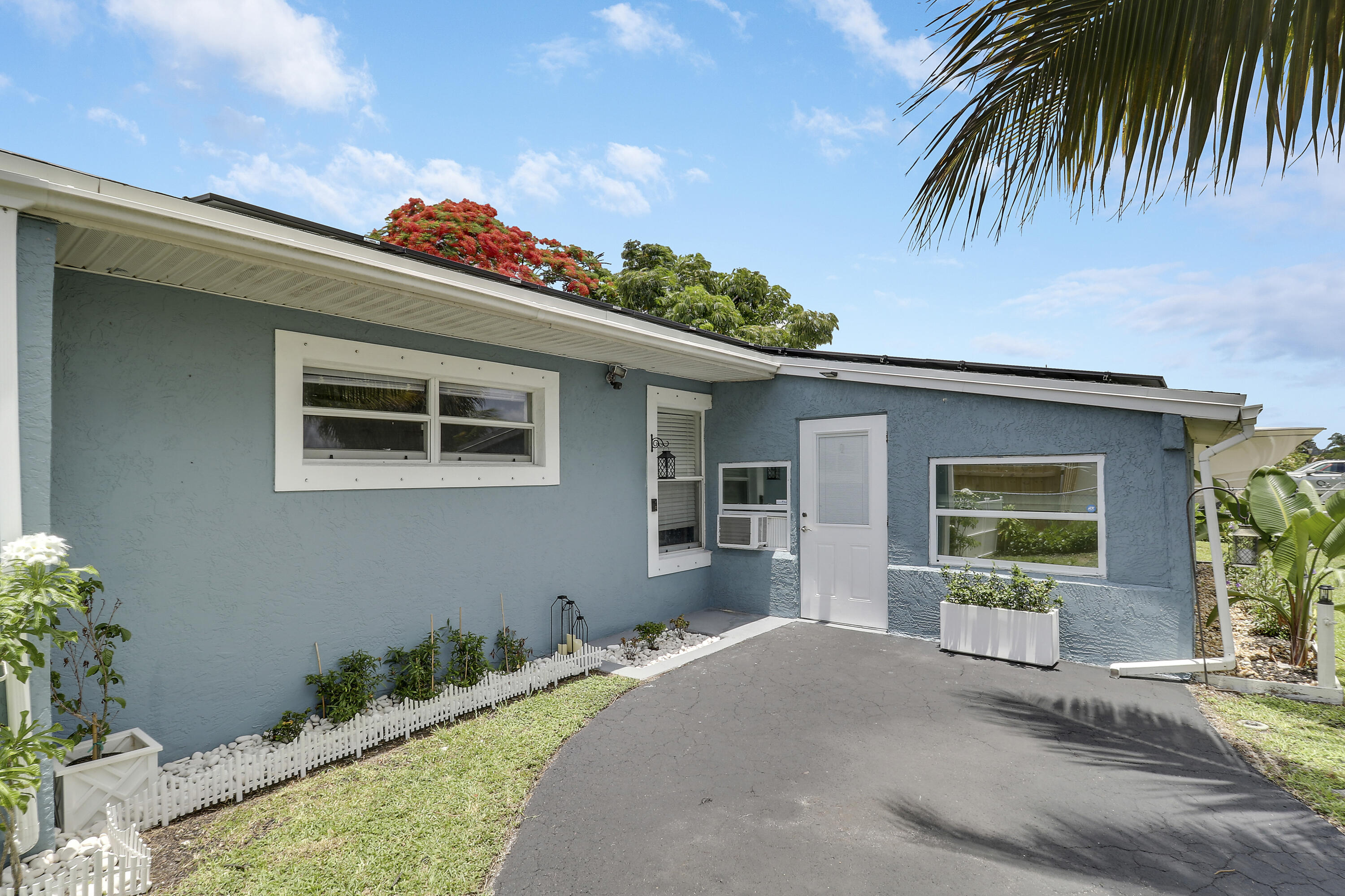 Palm Beach Square - Residential