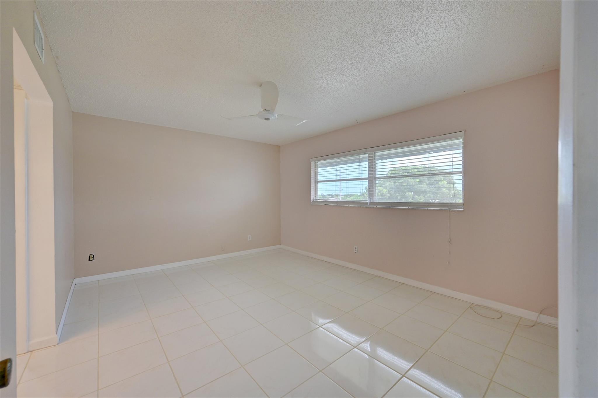 Oriole Golf & Tennis Club - Residential