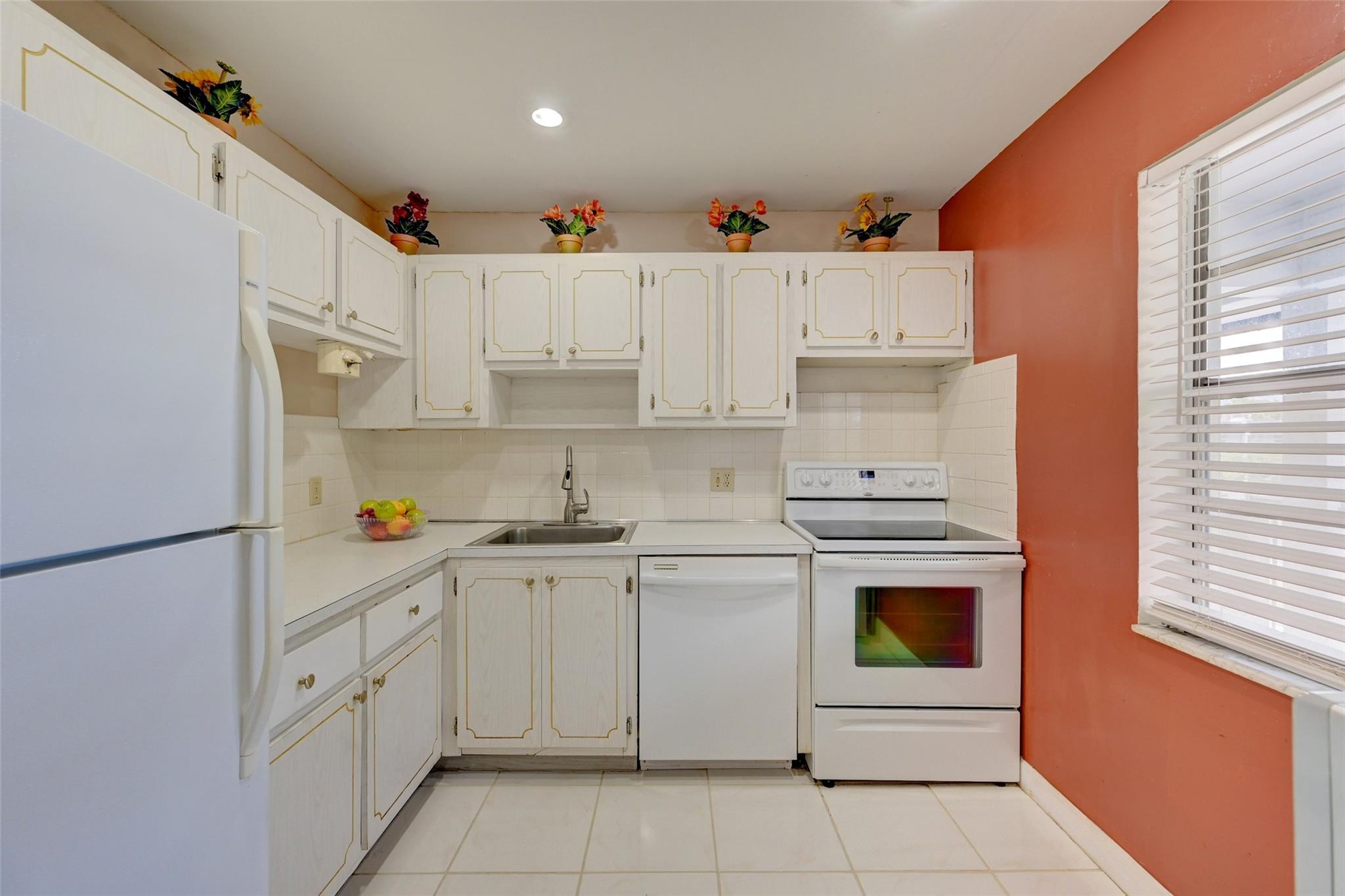 Oriole Golf & Tennis Club - Residential
