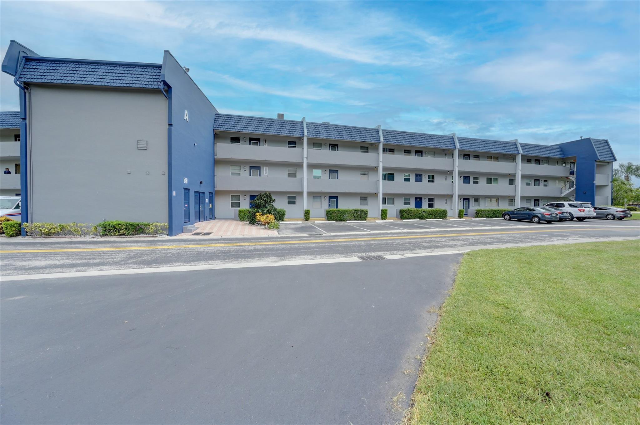 Oriole Golf & Tennis Club - Residential