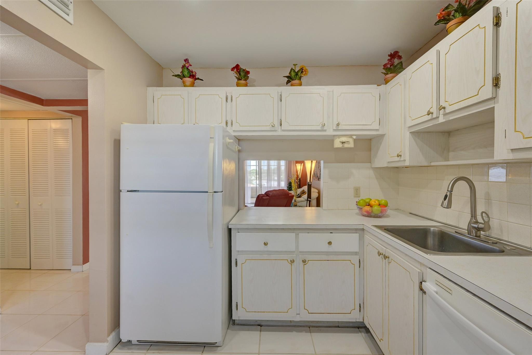 Oriole Golf & Tennis Club - Residential