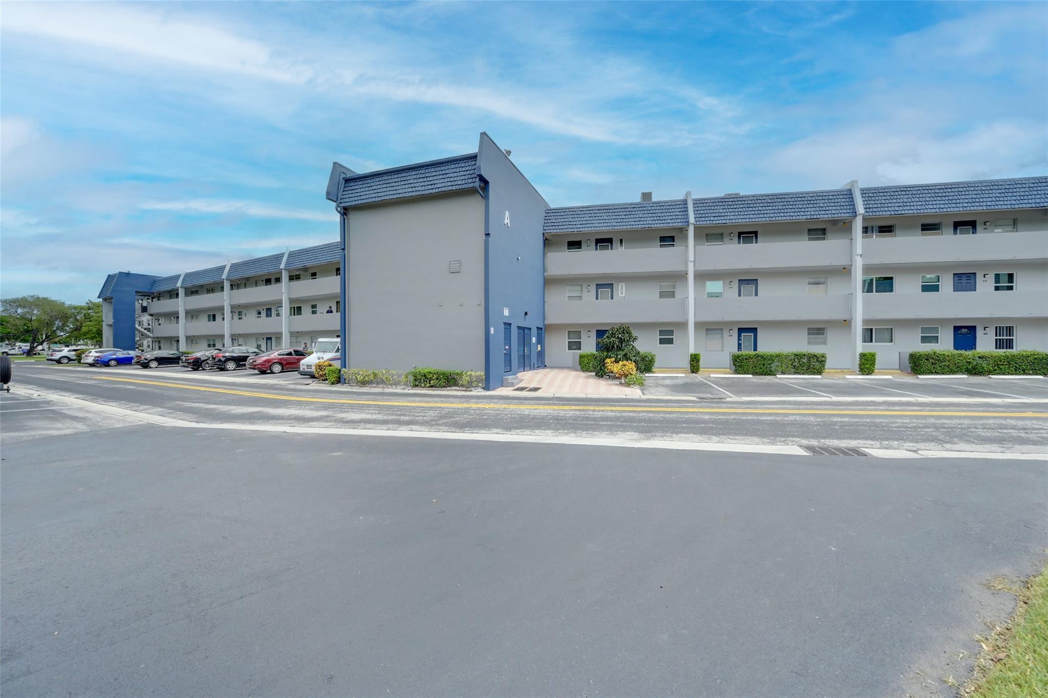 Oriole Golf & Tennis Club - Residential