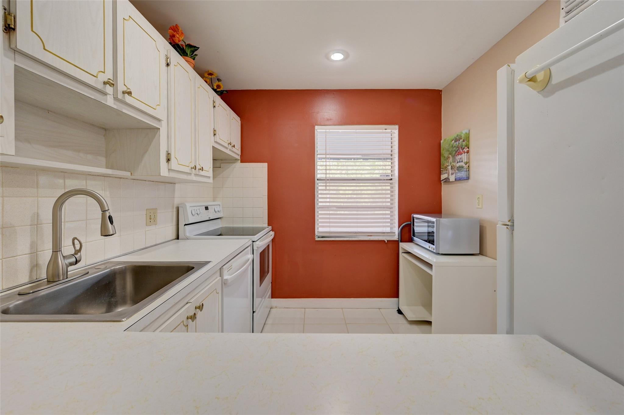 Oriole Golf & Tennis Club - Residential