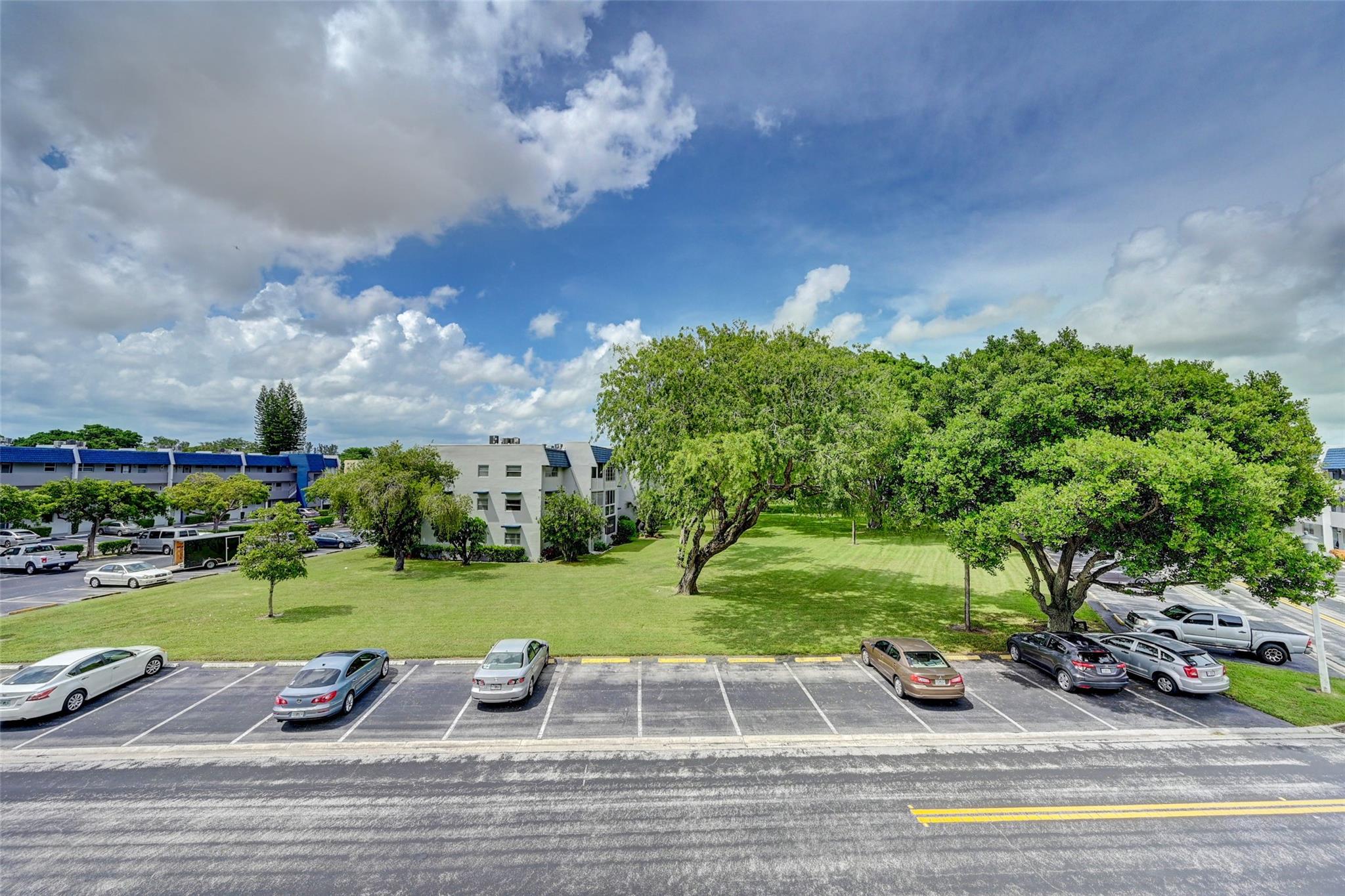 Oriole Golf & Tennis Club - Residential