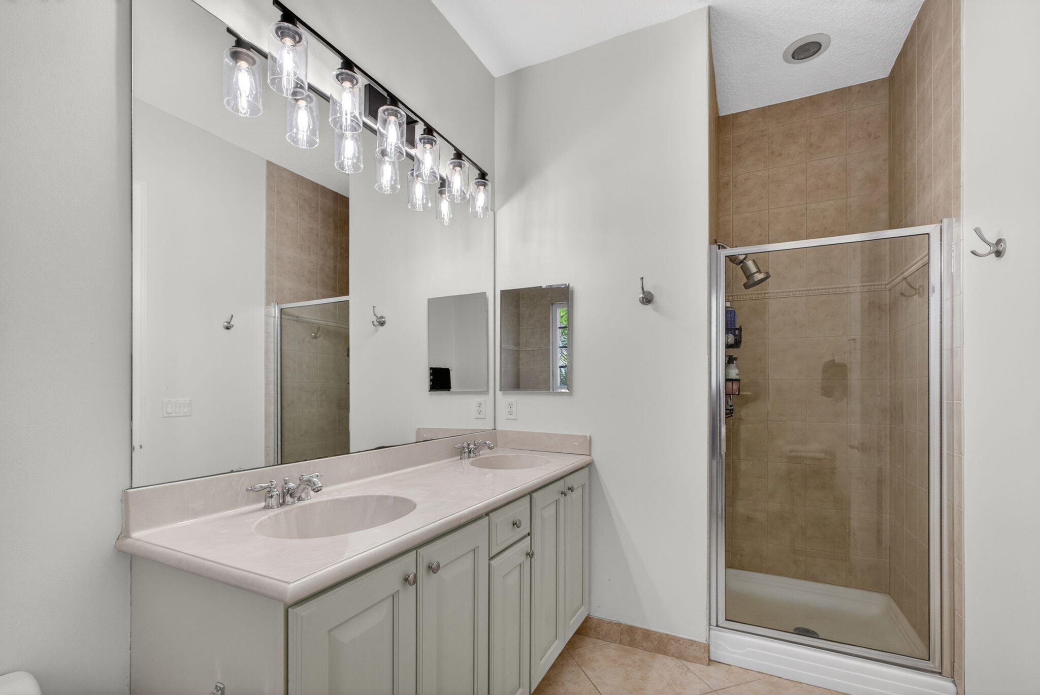 CANTERBURY PLACE - Residential