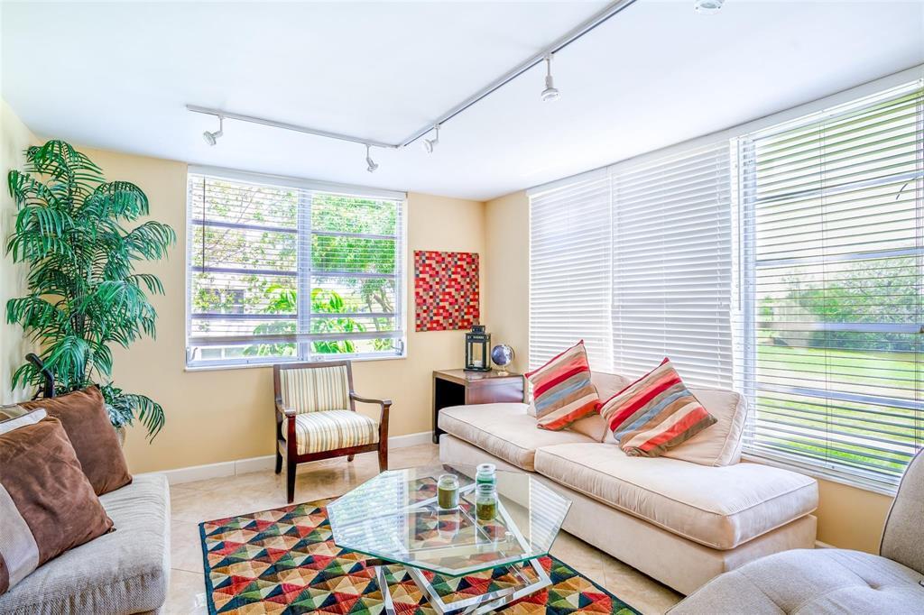 NO 22 PALM-AIRE COUNTRY CLUB - Residential Lease