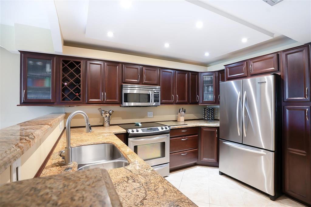 NO 22 PALM-AIRE COUNTRY CLUB - Residential Lease