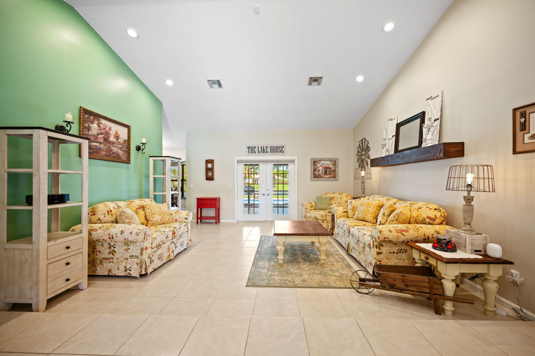 HAWKES BLUFF - Residential