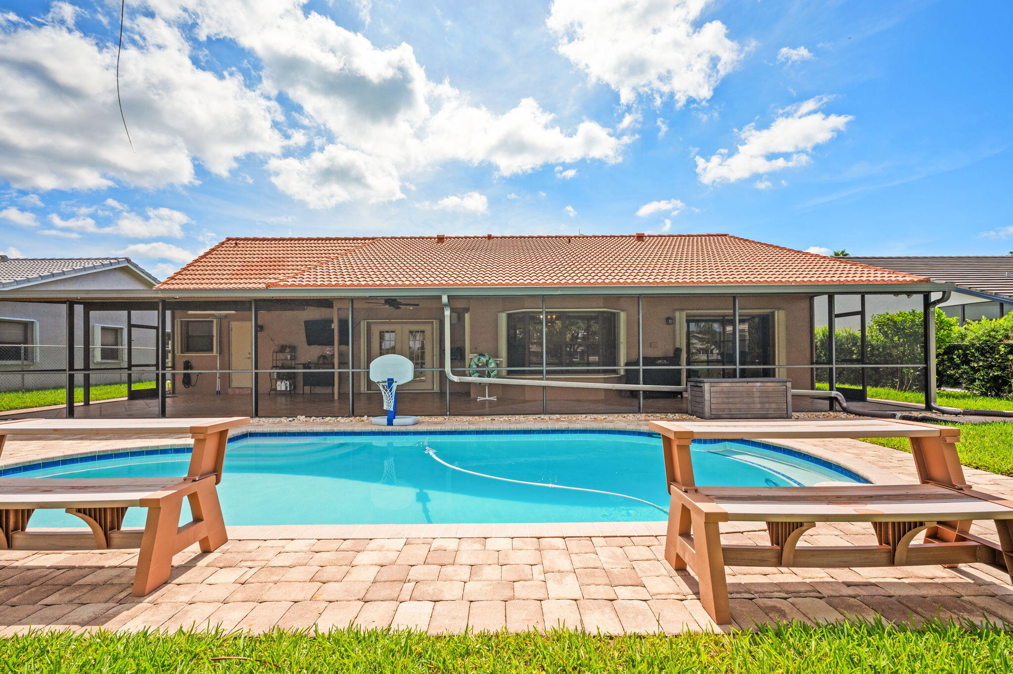 HAWKES BLUFF - Residential