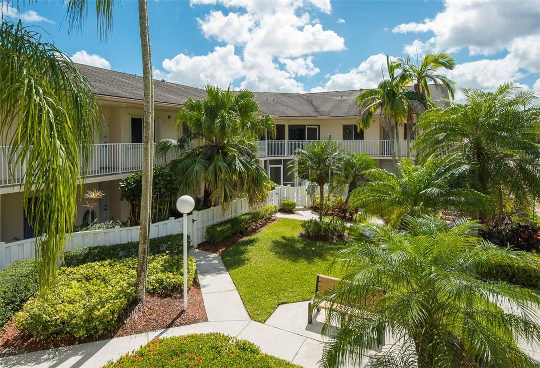 GORGEOUS KINGS POINT CONDO ON DESIRABLE FIRST FLOOR.  METICULOUSLY MAINTAINED.  BEAUTIFUL TROPICAL LANDSCAPING WITH A HUGE FRONT PORCH WITH FANTASTIC PLANTS.  SCREENED IN BACK PATIO. FOUR ENTRANCES TO THE OUTSIDE OFFERS A FREE AND OPEN LIVING.  RESORT STYLE POOL.  GREAT OPPORTUNITY FOR SOCIAL EVENTS.  MANY GORGEOUS SATALITE POOLS.  KINGS POINT OFFERS CONTINUOUS TRANSPORTATION.  THIS INCLUDES MALLS, GROCERY STORES, ETC. THE CLUBHOUSE HAS A FITNESS CENTER, ARTS AND CRAFTS, DANCE, INDOOR POOL, BILLIARDS, HUGE THEATER, MOVIES, LIVE SHOWS AND MORE!  MAINETANCE ALSO INCLUDES CABLE TV, WATER, SEWER, TRASH REMOVAL AND WIRELESS.  NO LEASING FOR 18 MONTHS.  55+.  GREAT LOCATION!  GREAT COMMUNITY!  GREAT PEOPLE!  HOA IS 325+149 FOR KINGS POINT AND DEVON.