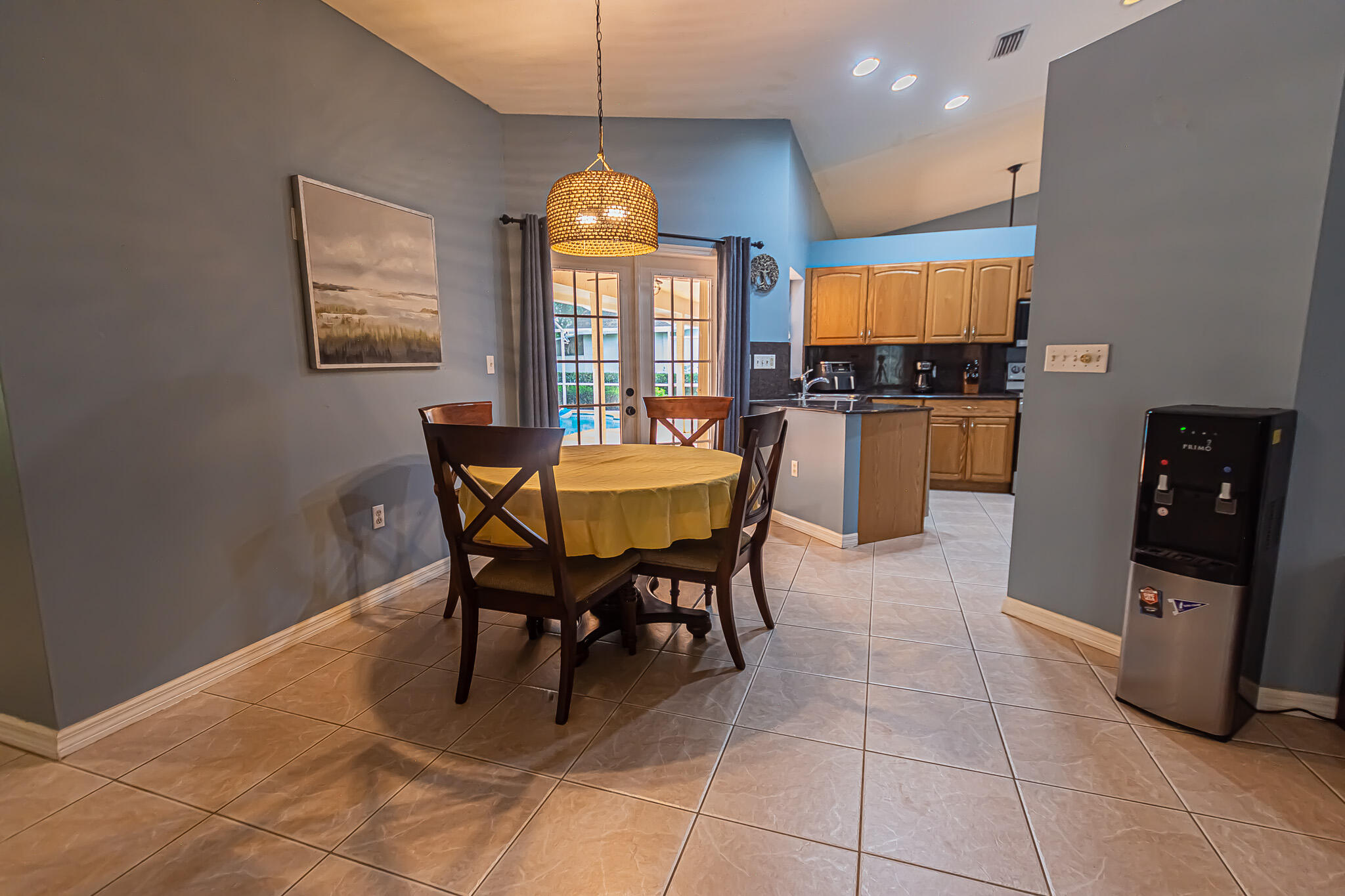 COUNTRY CLUB ESTATES - Residential
