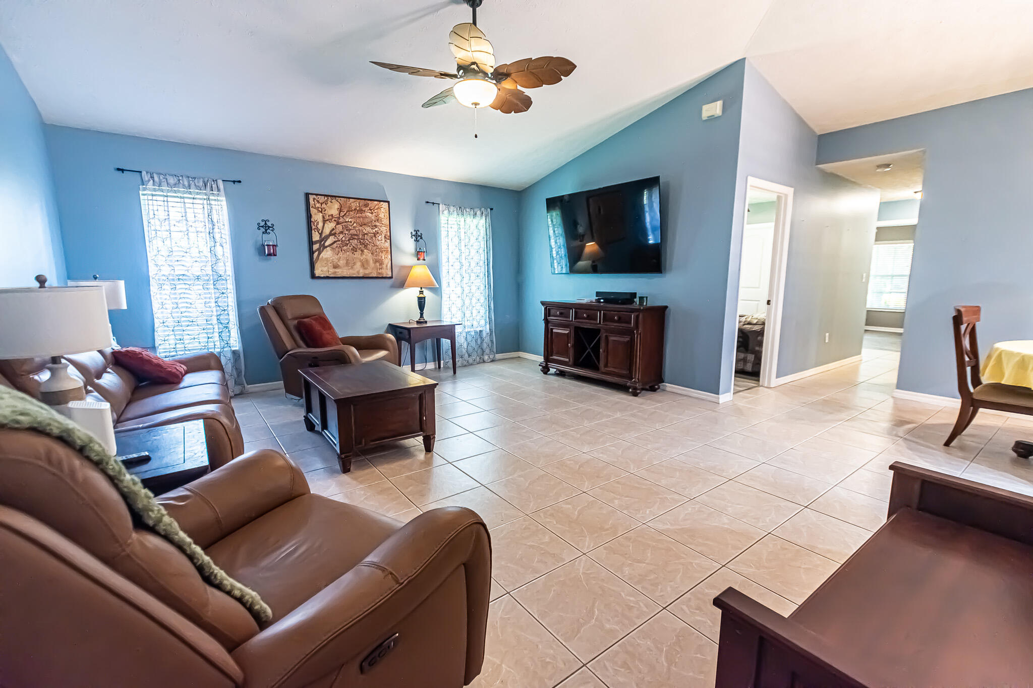 COUNTRY CLUB ESTATES - Residential